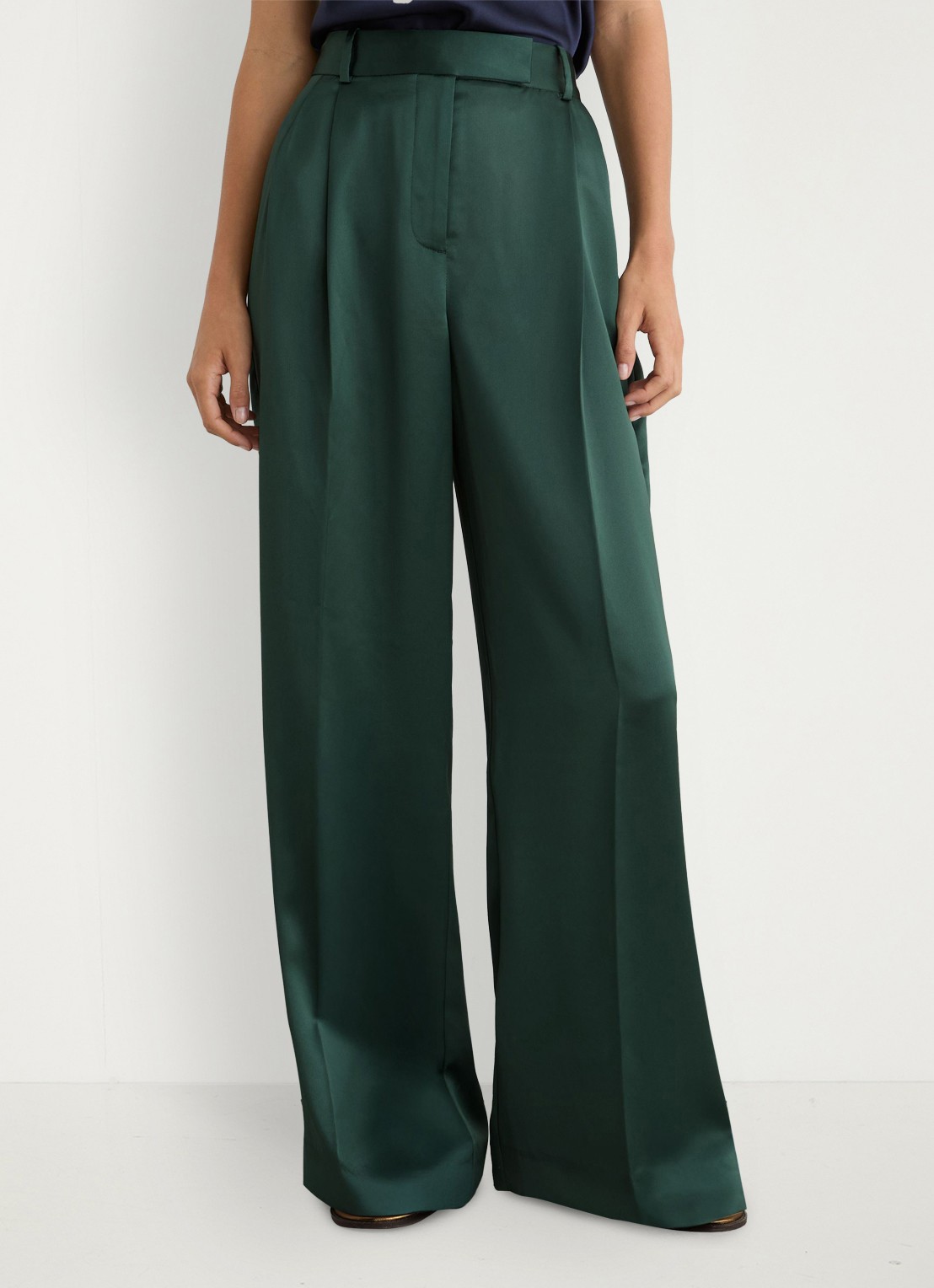 Reiss Zadie high waist wide fit pantalon van satijn - detail groen