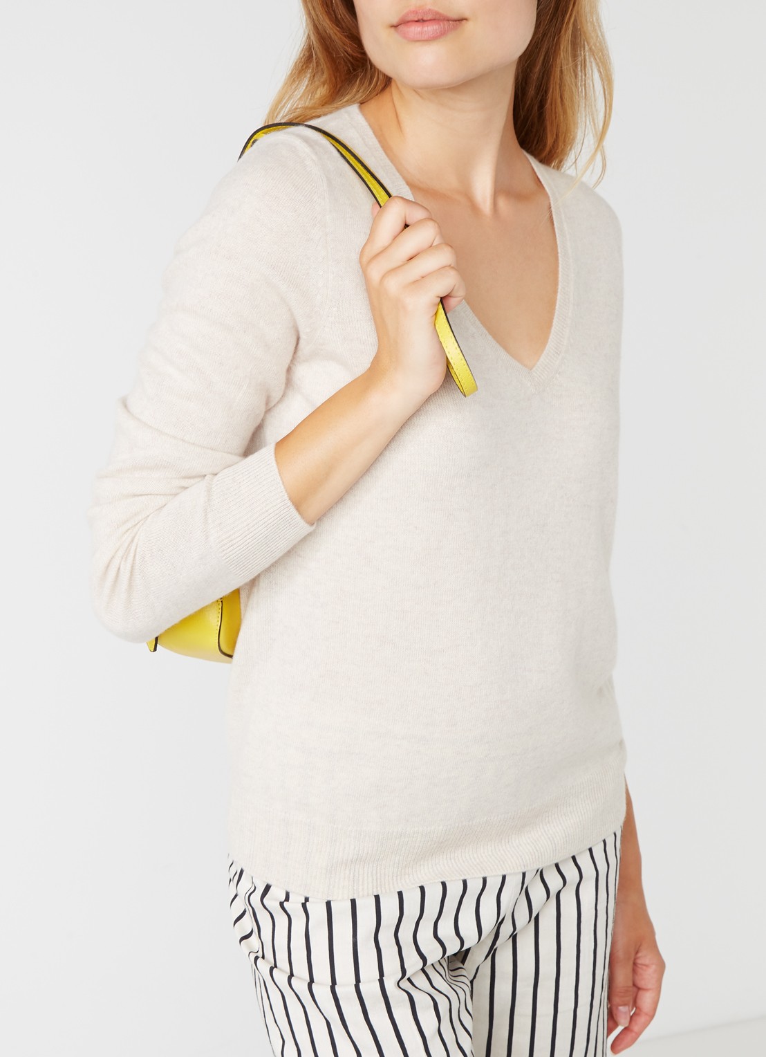 Repeat Fijngebreide pullover van kasjmier met V-hals - detail 3 beige