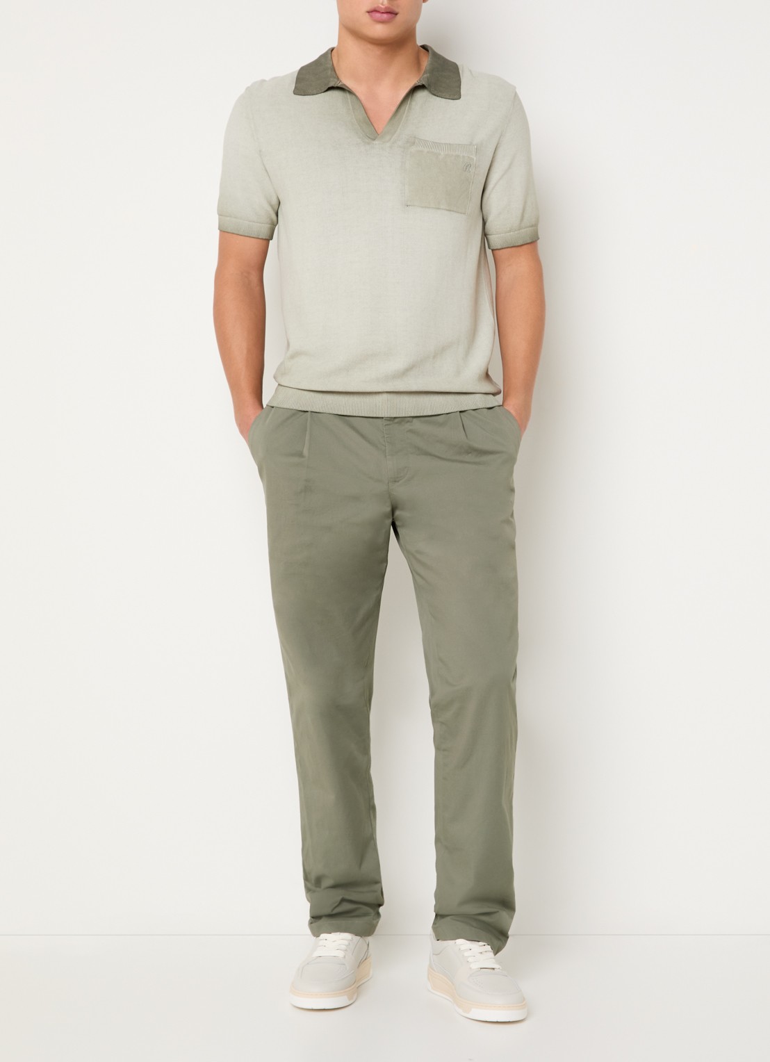 Replay Adhann tapered fit chino met steekzakken - voorkant 5 olijfgroen