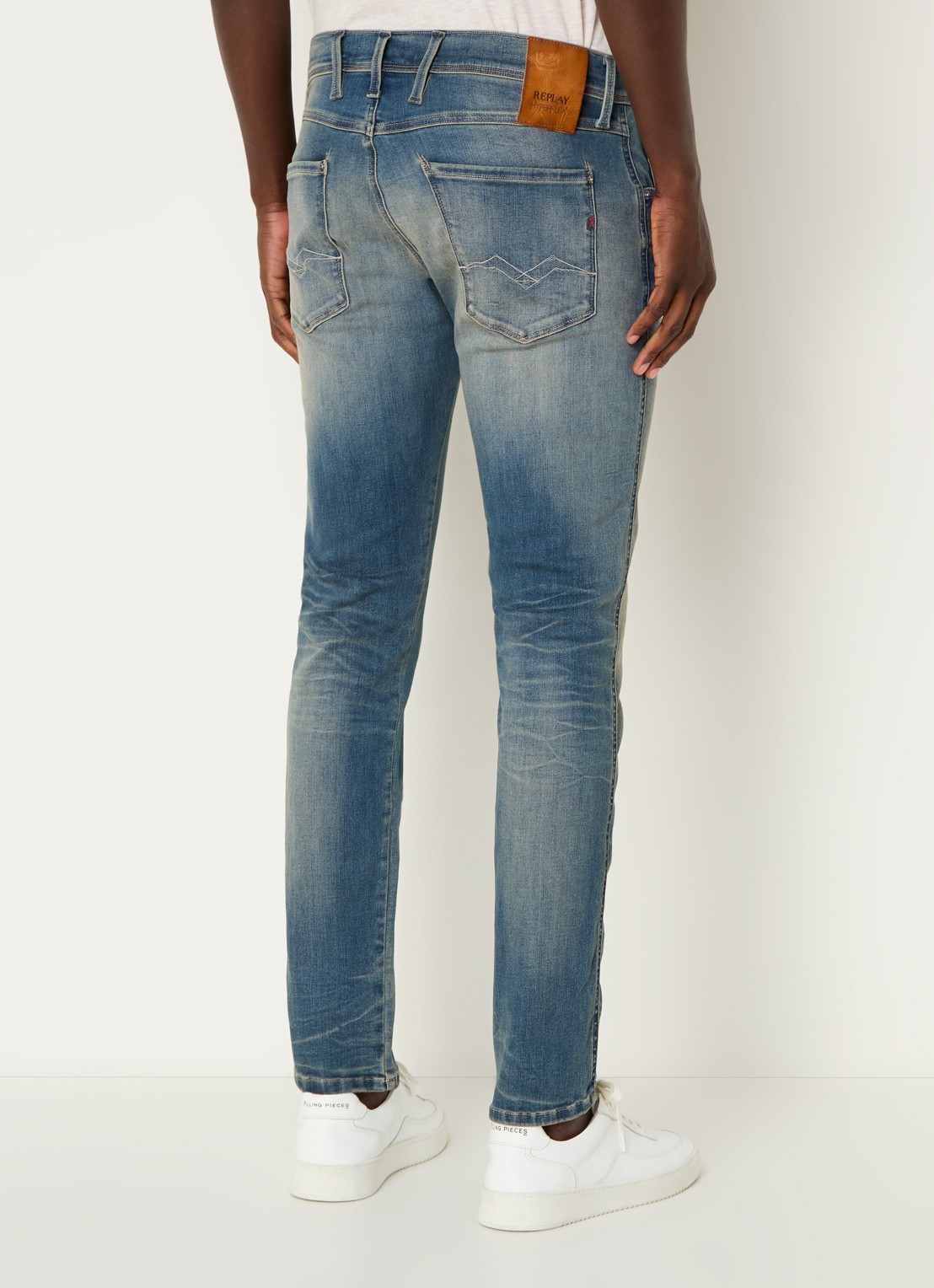 Replay Anbass slim fit jeans met steekzakken - achterkant 5 indigo