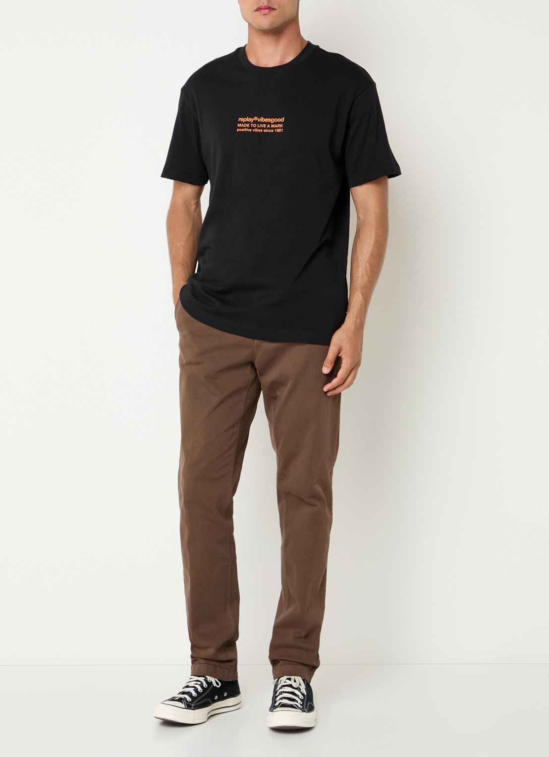Replay Benini slim fit chino met steekzakken - voorkant 2 lichtbruin