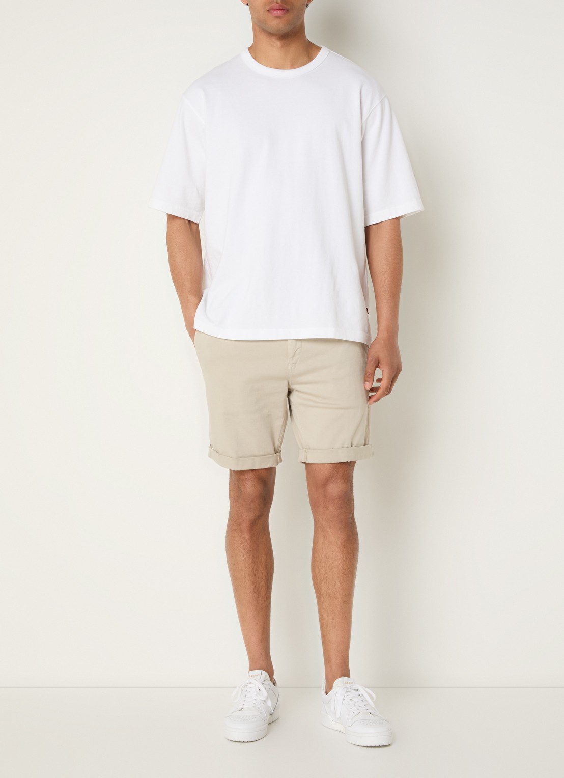 Replay Benni straight fit korte chino met steekzakken - voorkant 4 creme