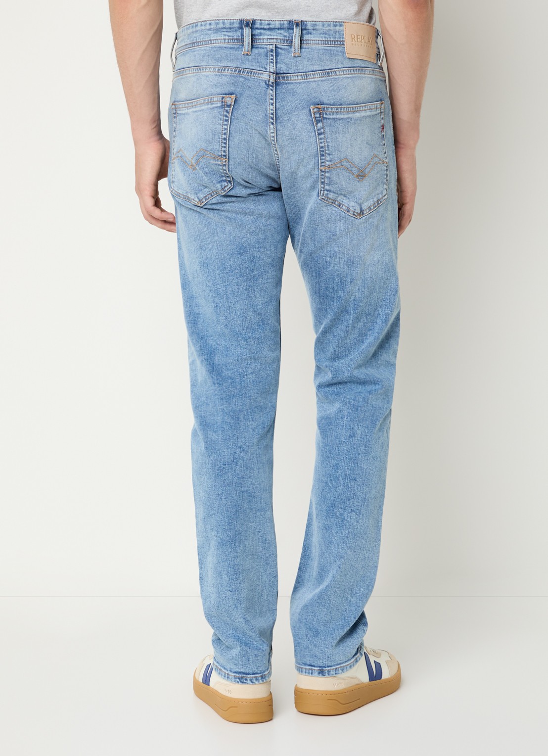Replay Grover slim fit jeans met medium wassing - achterkant 5 lichtblauw