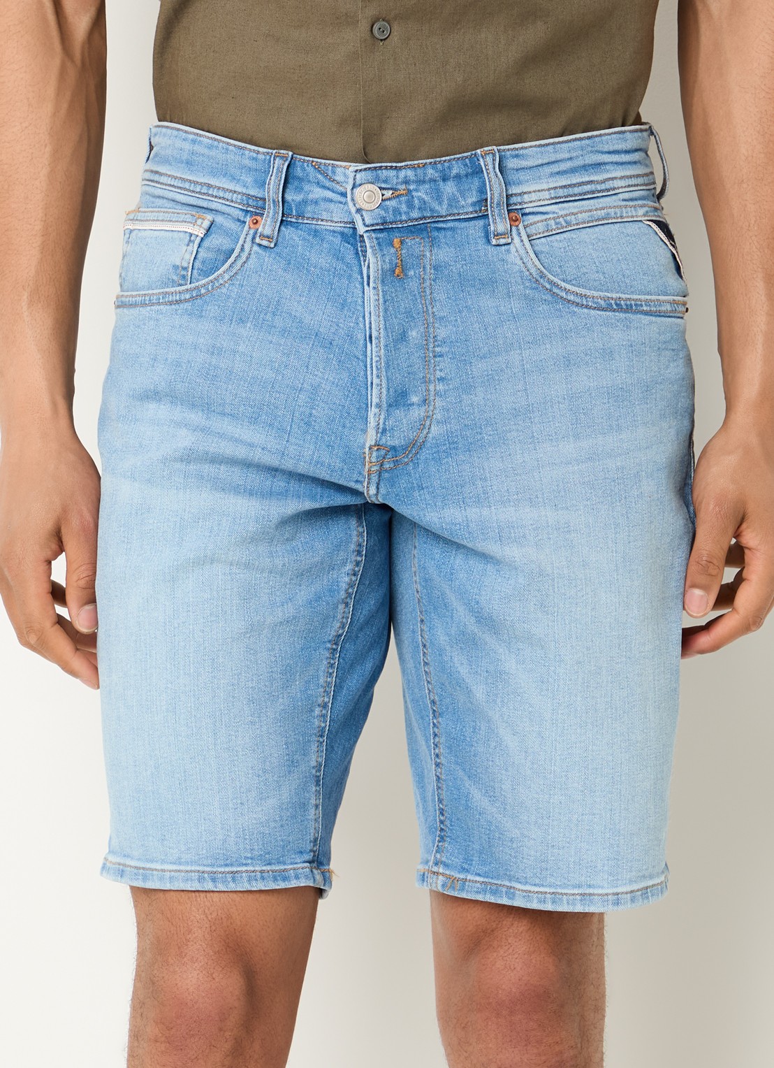 Replay Grover straight fit korte broek van denim met lichte wassing - detail 2 indigo