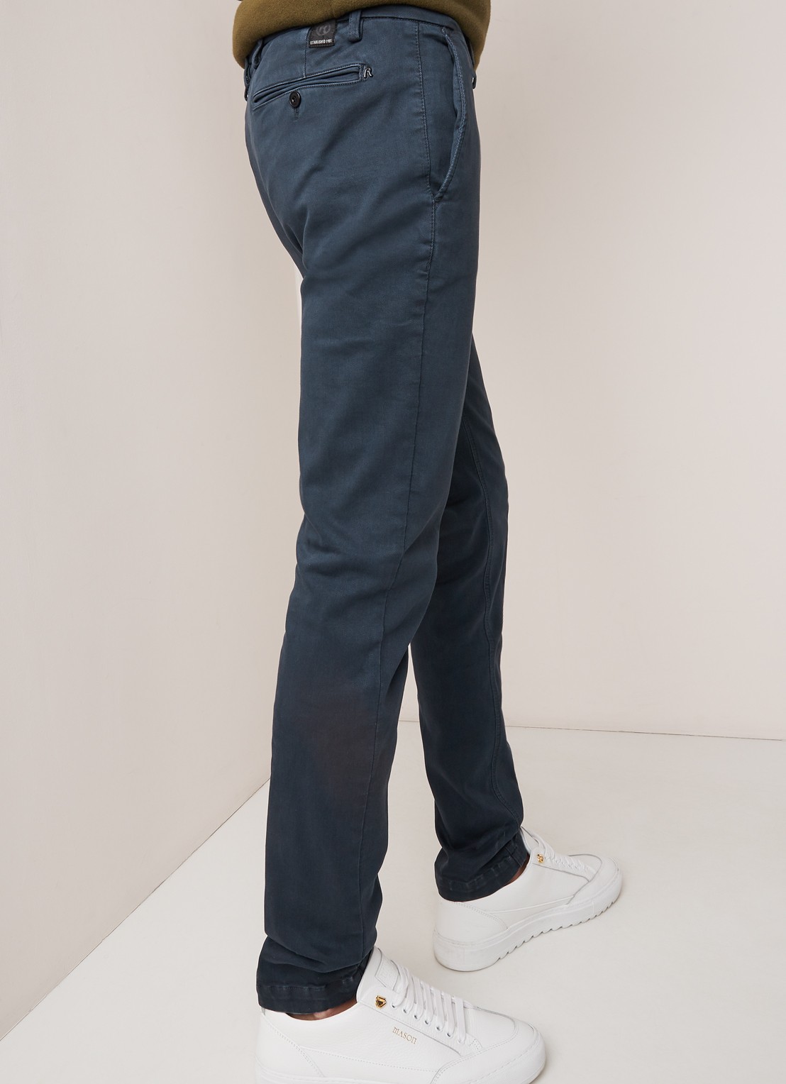 Replay Zeumar Hyperflex slim fit chino met stretch  - detail 3 donkerblauw
