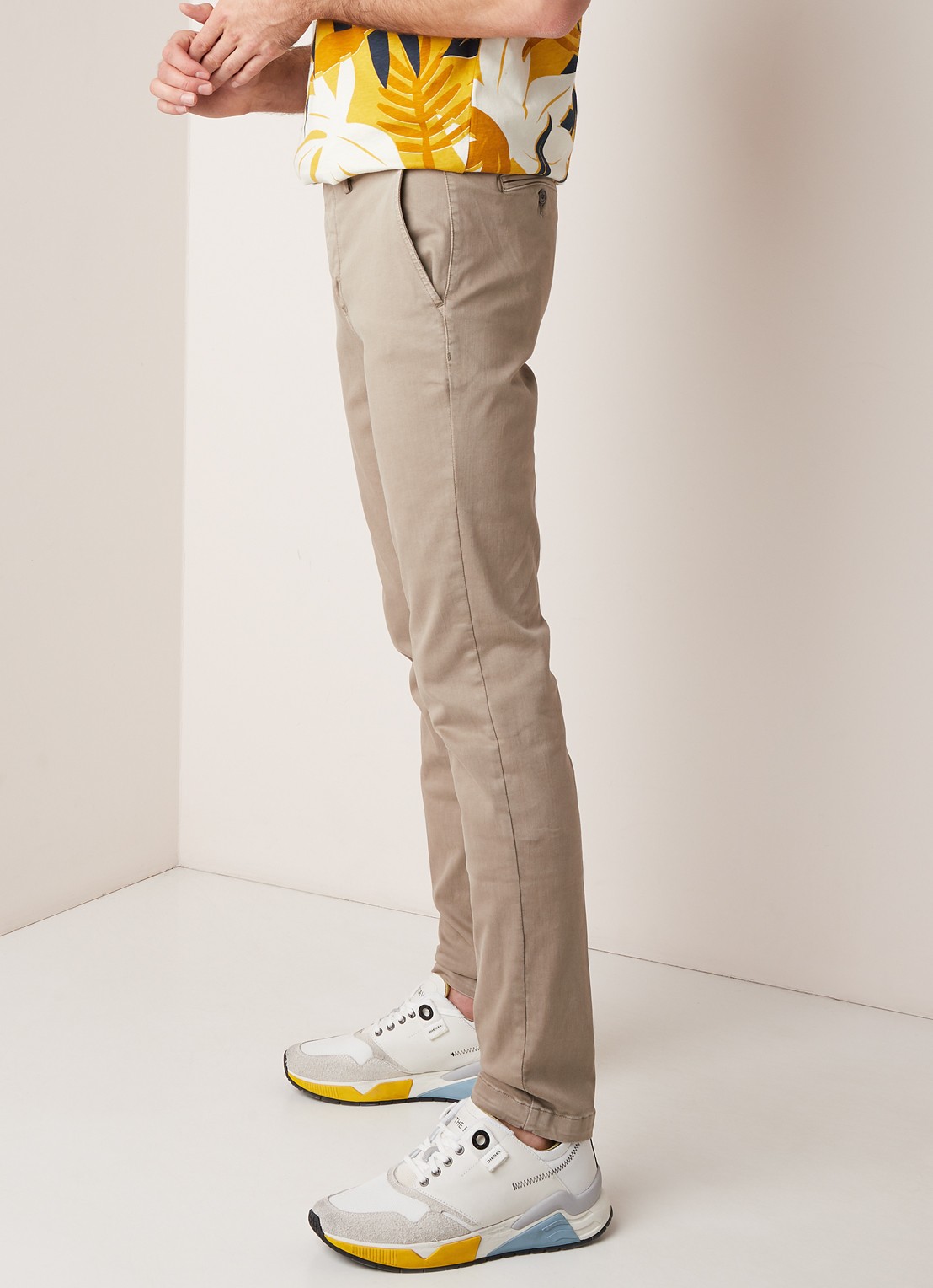 Replay Zeumar Hyperflex slim fit chino met stretch  - detail 4 zand
