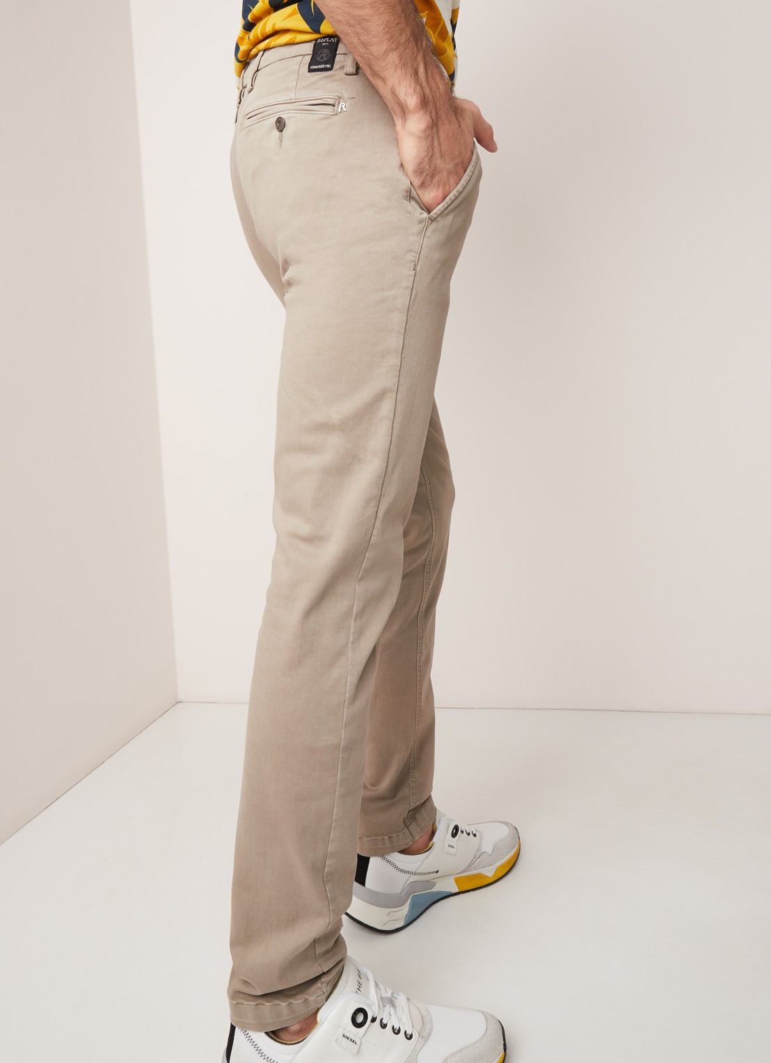 Replay Zeumar Hyperflex slim fit chino met stretch  - detail 5 zand