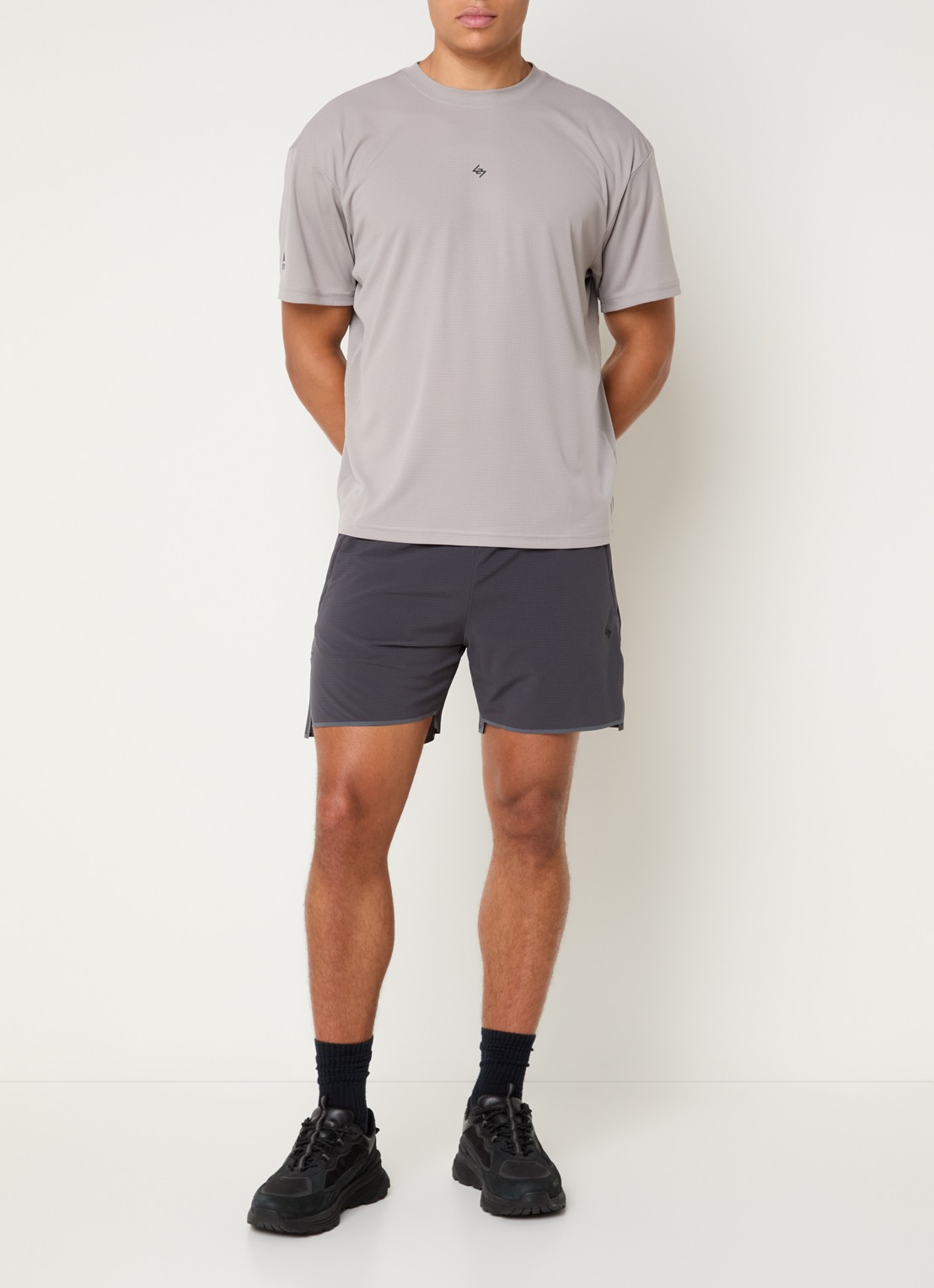 Represent 247 Aero loose fit korte broek met steekzakken - voorkant 3 antraciet