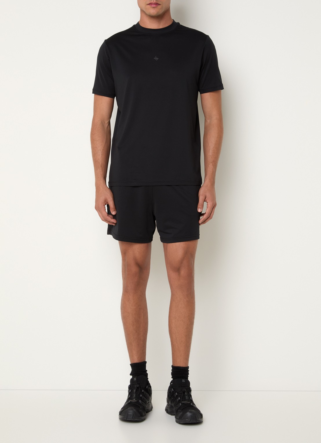 Represent 247 DNA loose fit korte broek met steekzakken - voorkant 3 zwart