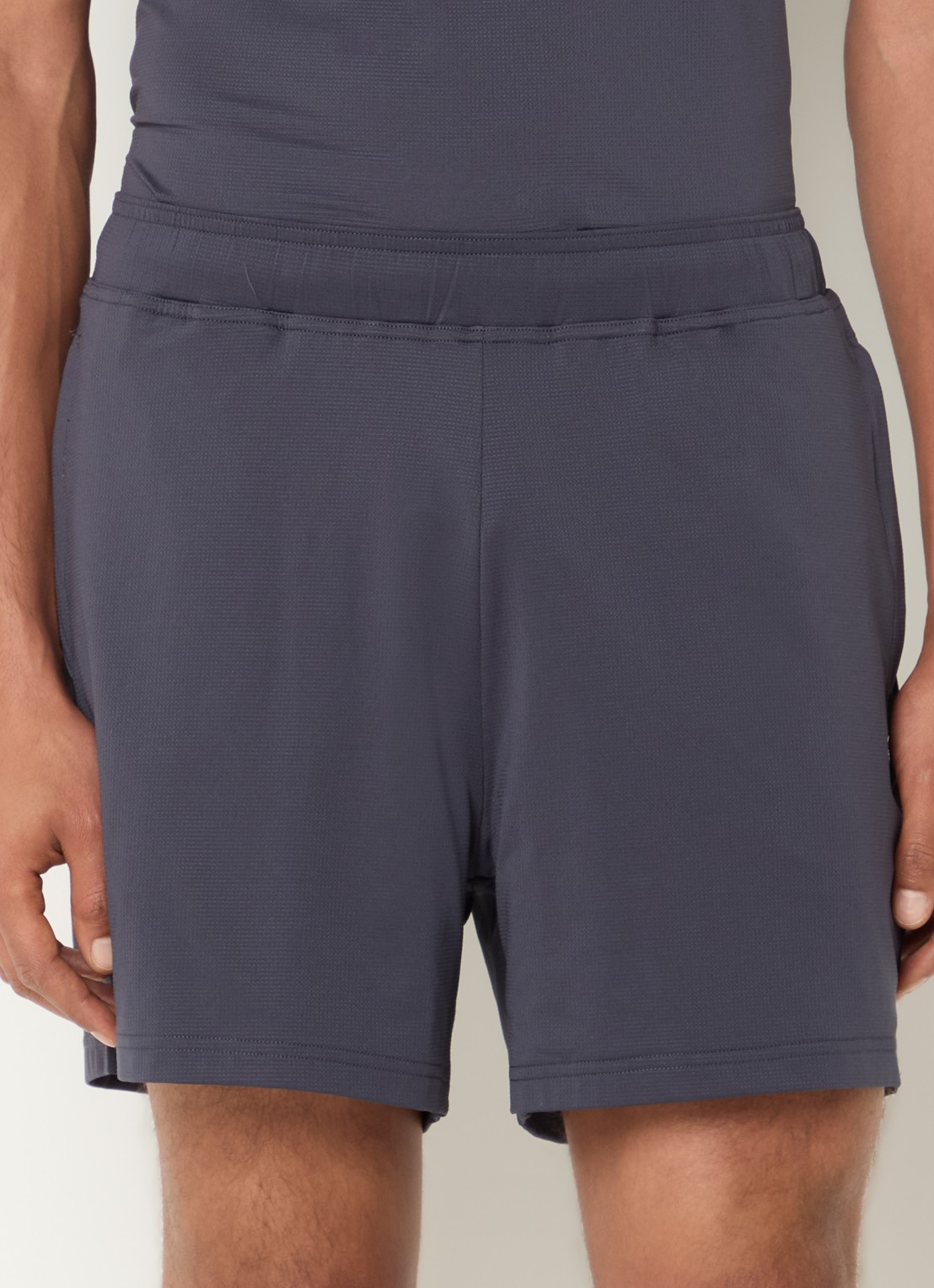 Represent 247 DNA loose fit korte broek met steekzakken - detail antraciet