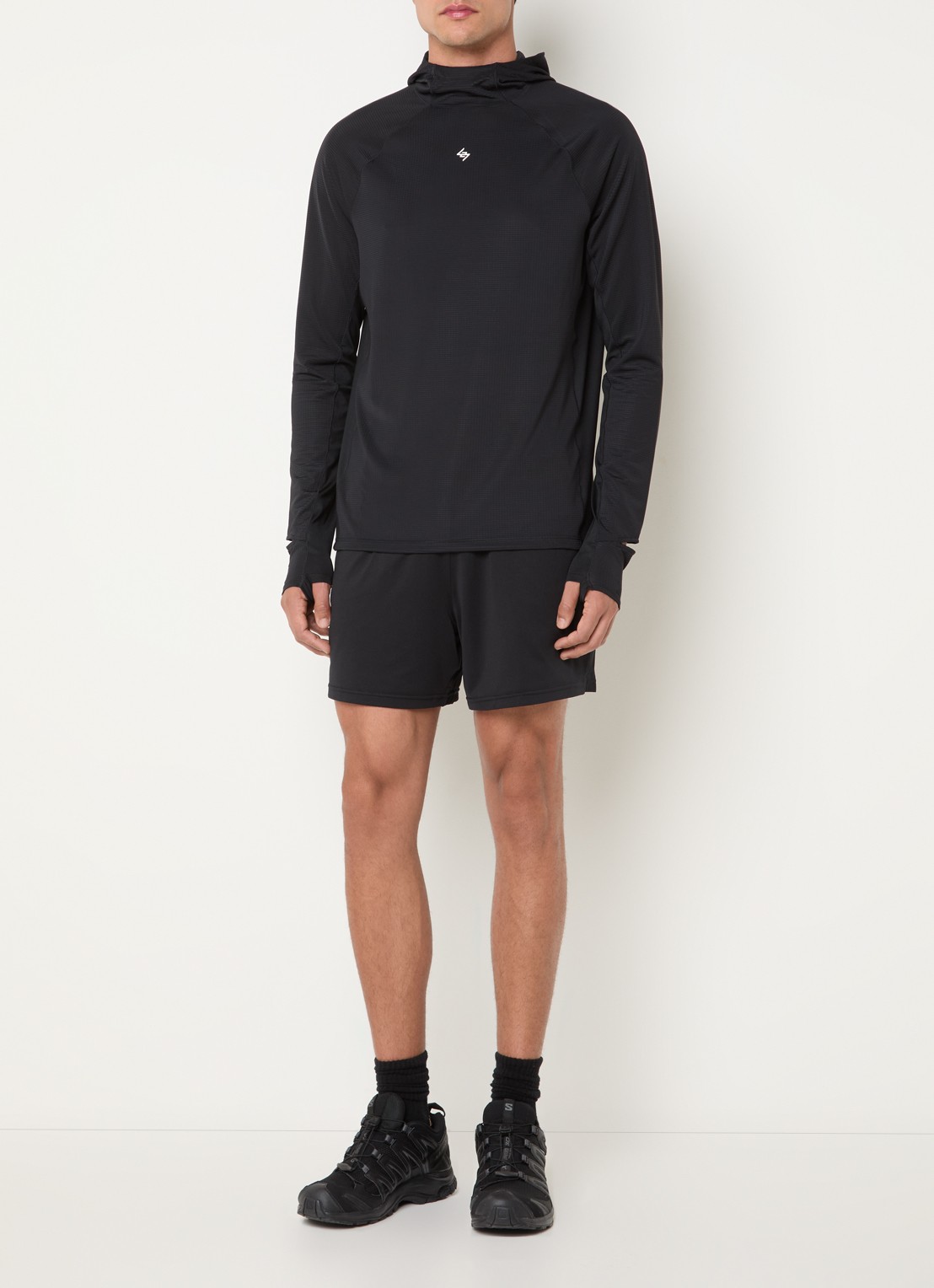 Represent 247 Ultra trui met capuchon en logo - voorkant 3 zwart