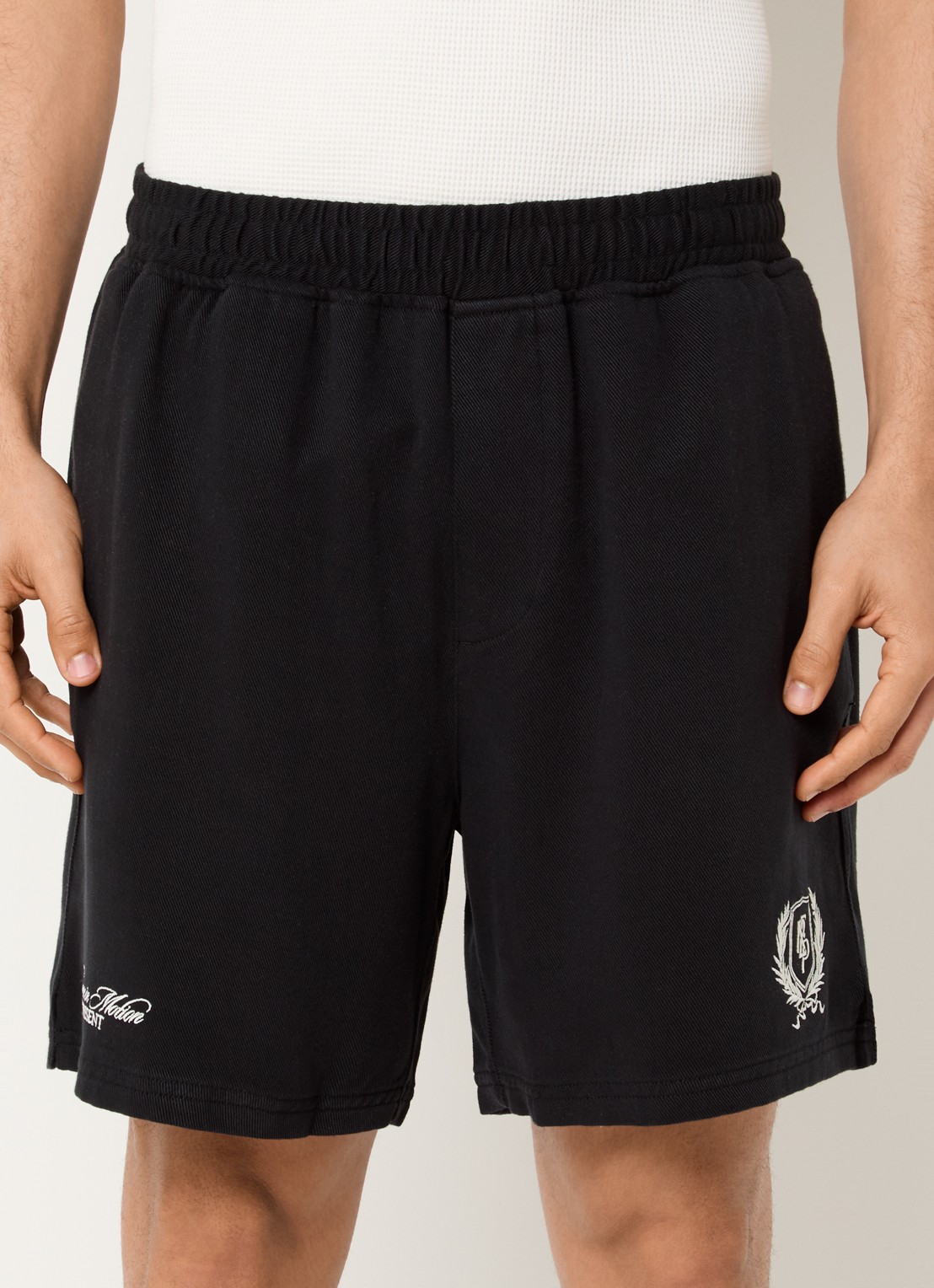 Represent Crest straight fit korte joggingbroek met logo en steekzakken - detail zwart