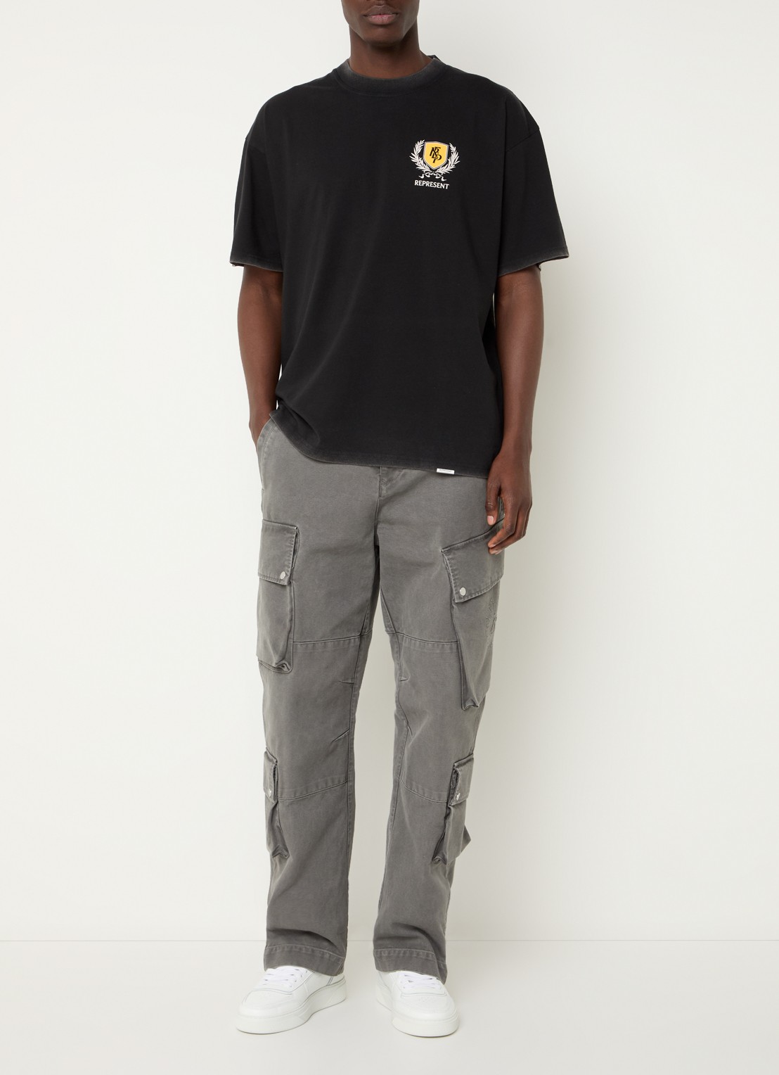 Represent Crest T-shirt met logo- en backprint - voorkant 4 zwart