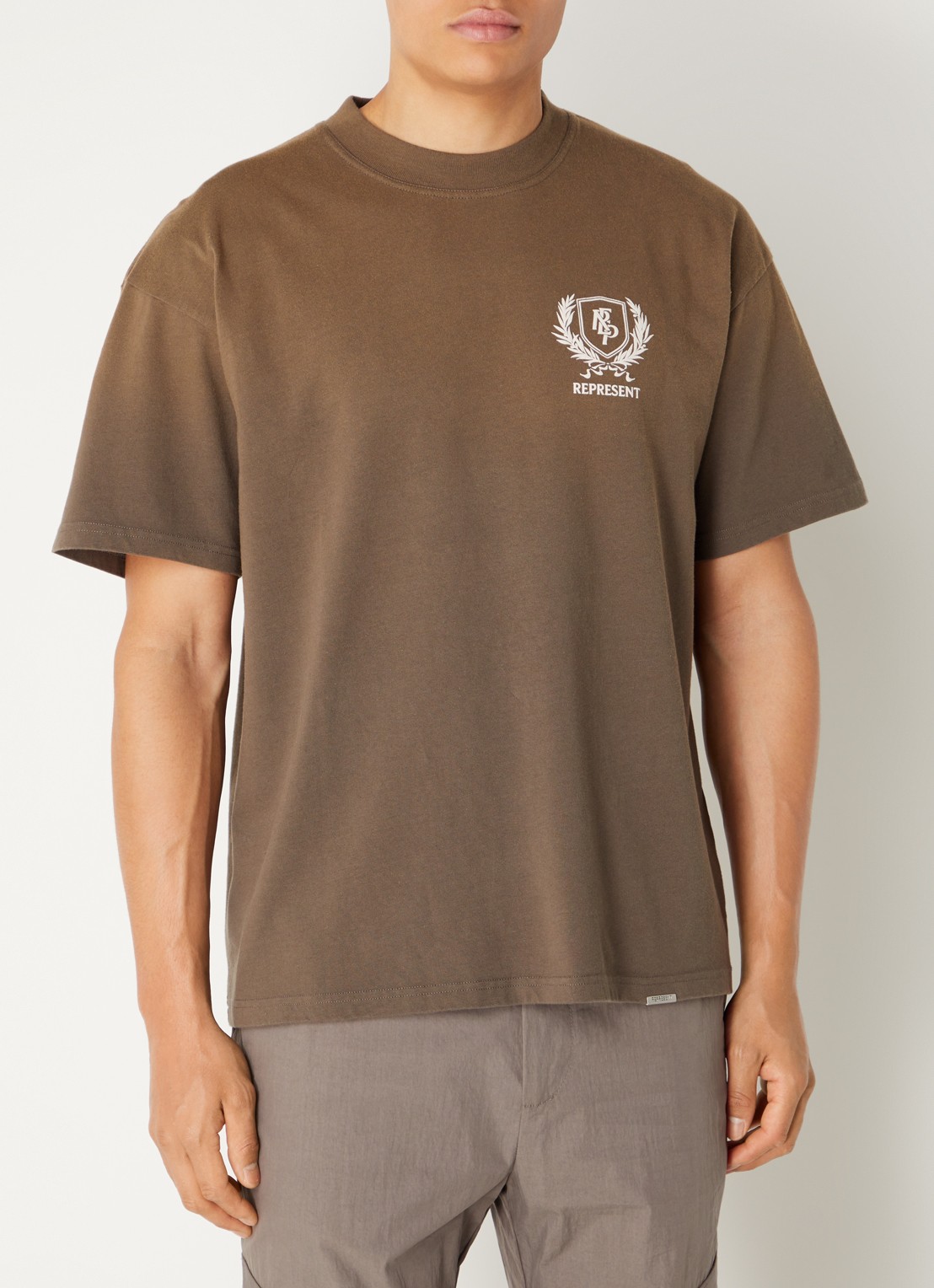 Represent Crest T-shirt met logo- en backprint - achterkant legergroen