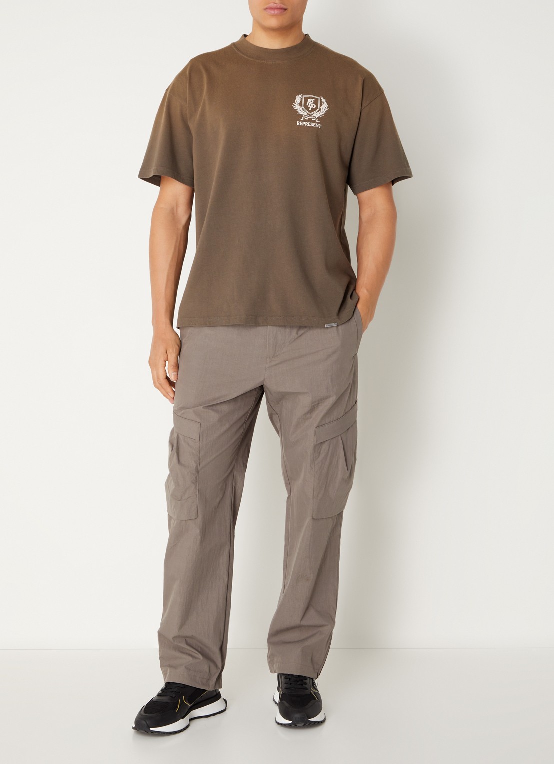 Represent Crest T-shirt met logo- en backprint - voorkant 4 legergroen