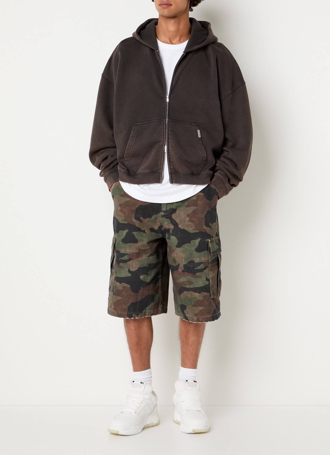 Represent Initial sweatvest met steekzakken - voorkant 3 bruin