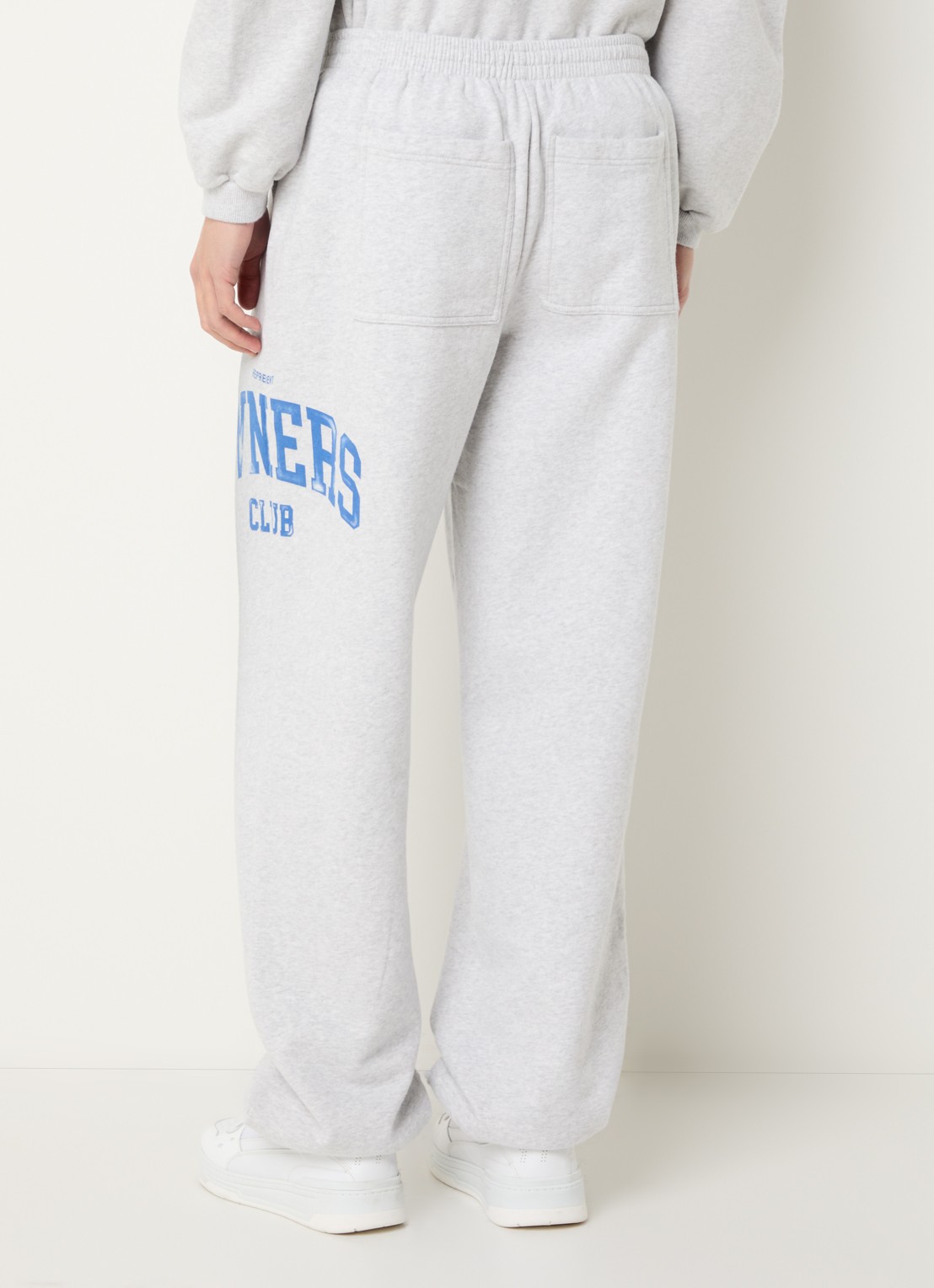 Represent Mid waist tapered fit joggingbroek met logo - achterkant lichtgrijs