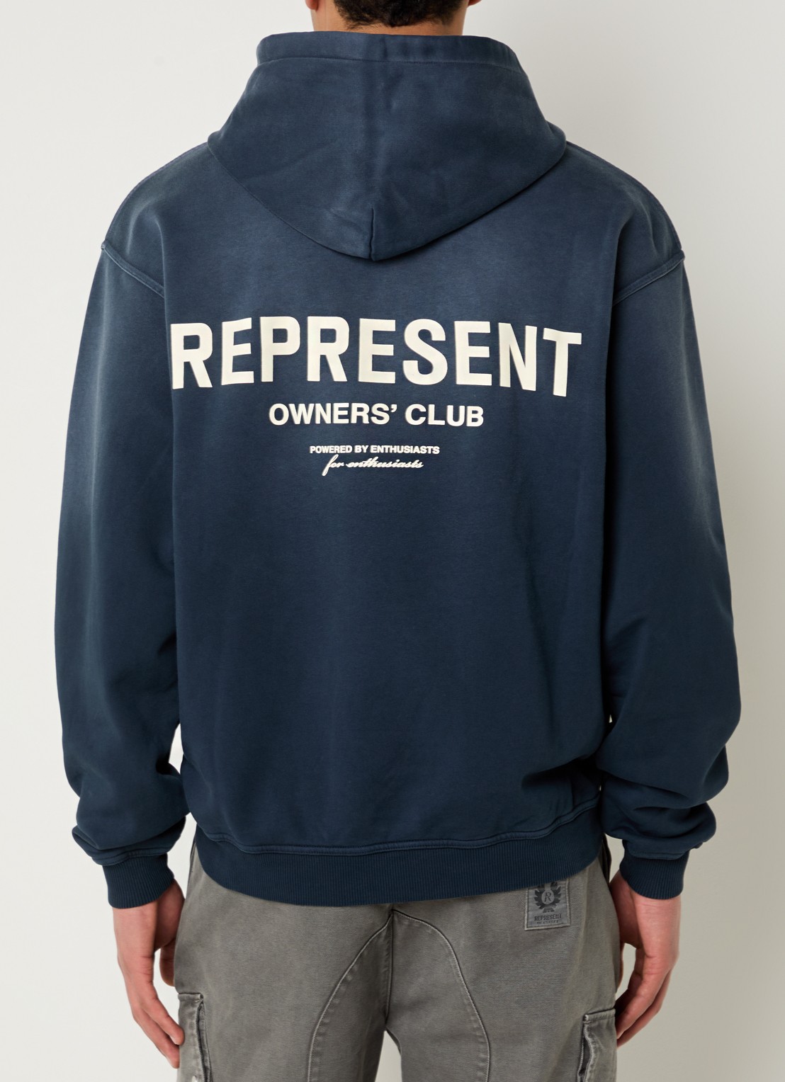 Represent Owners Club hoodie met logo- en backprint - detail 4 donkerblauw