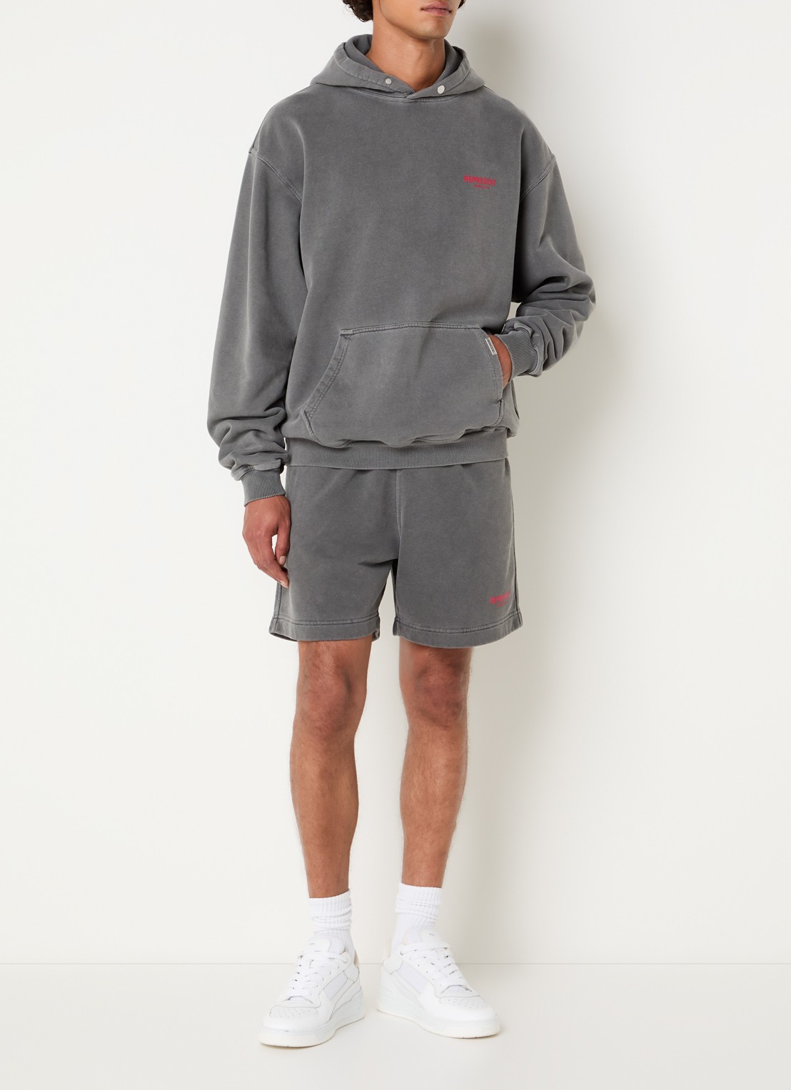 Represent Owners Club hoodie met logo- en backprint - voorkant 4 antraciet