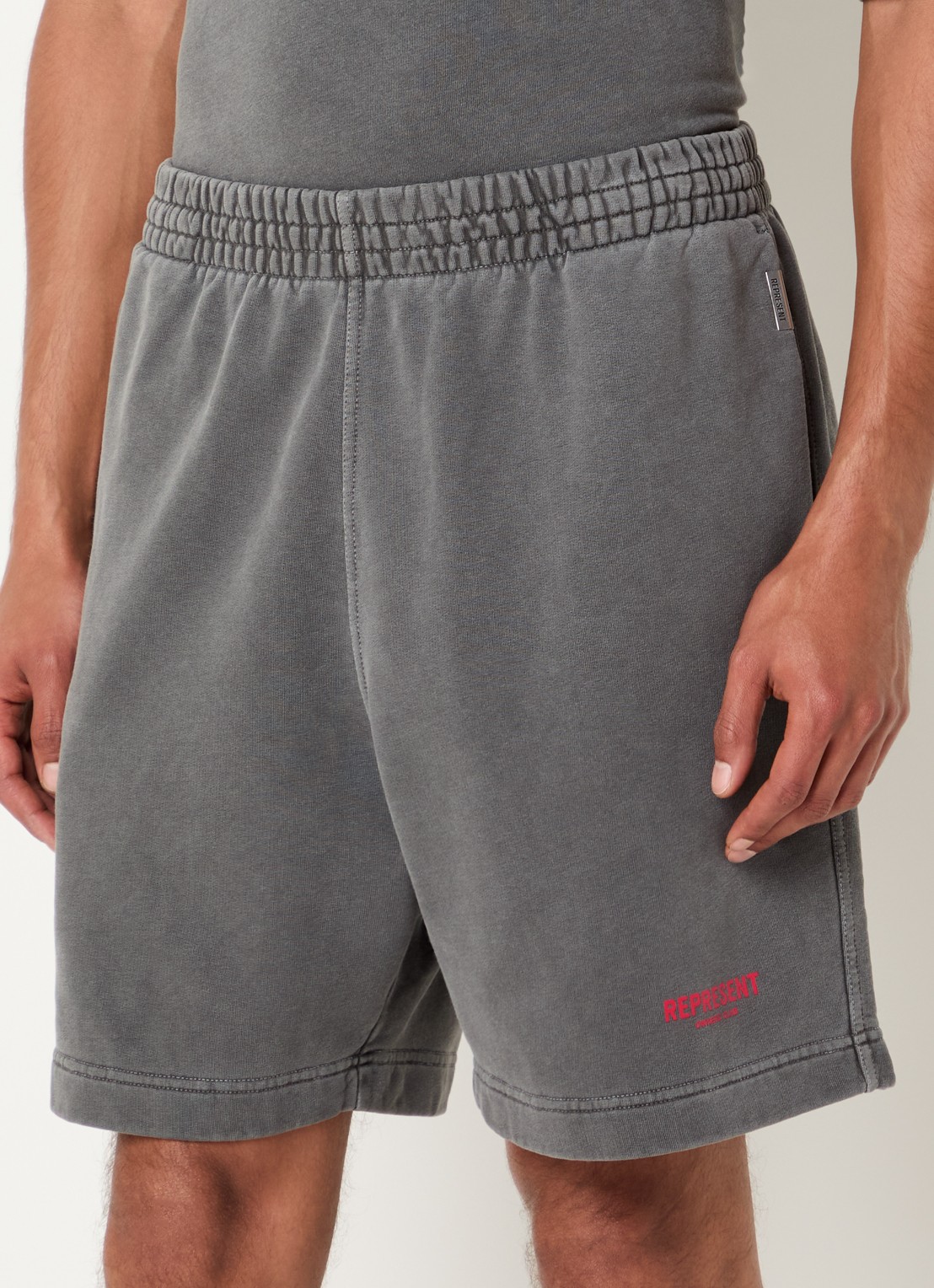Represent Owners Club loose fit korte joggingbroek met logoprint - detail 2 antraciet