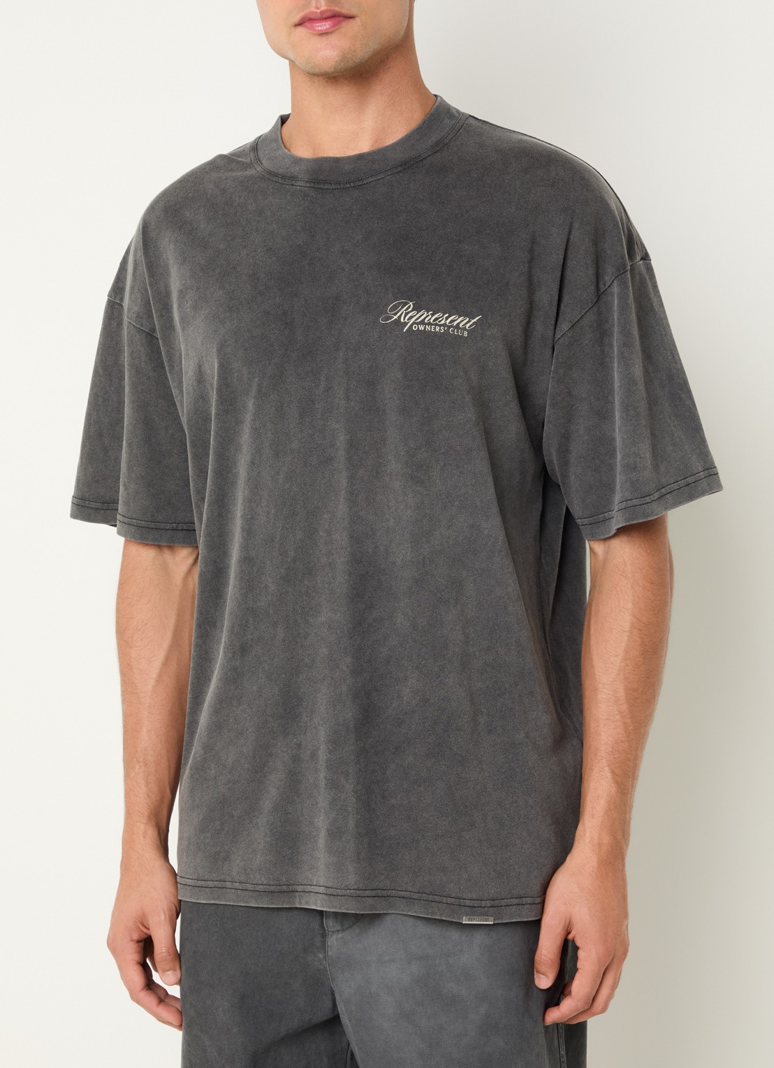 Represent Owners Club Script T-shirt met logo- en backprint - achterkant donkergrijs