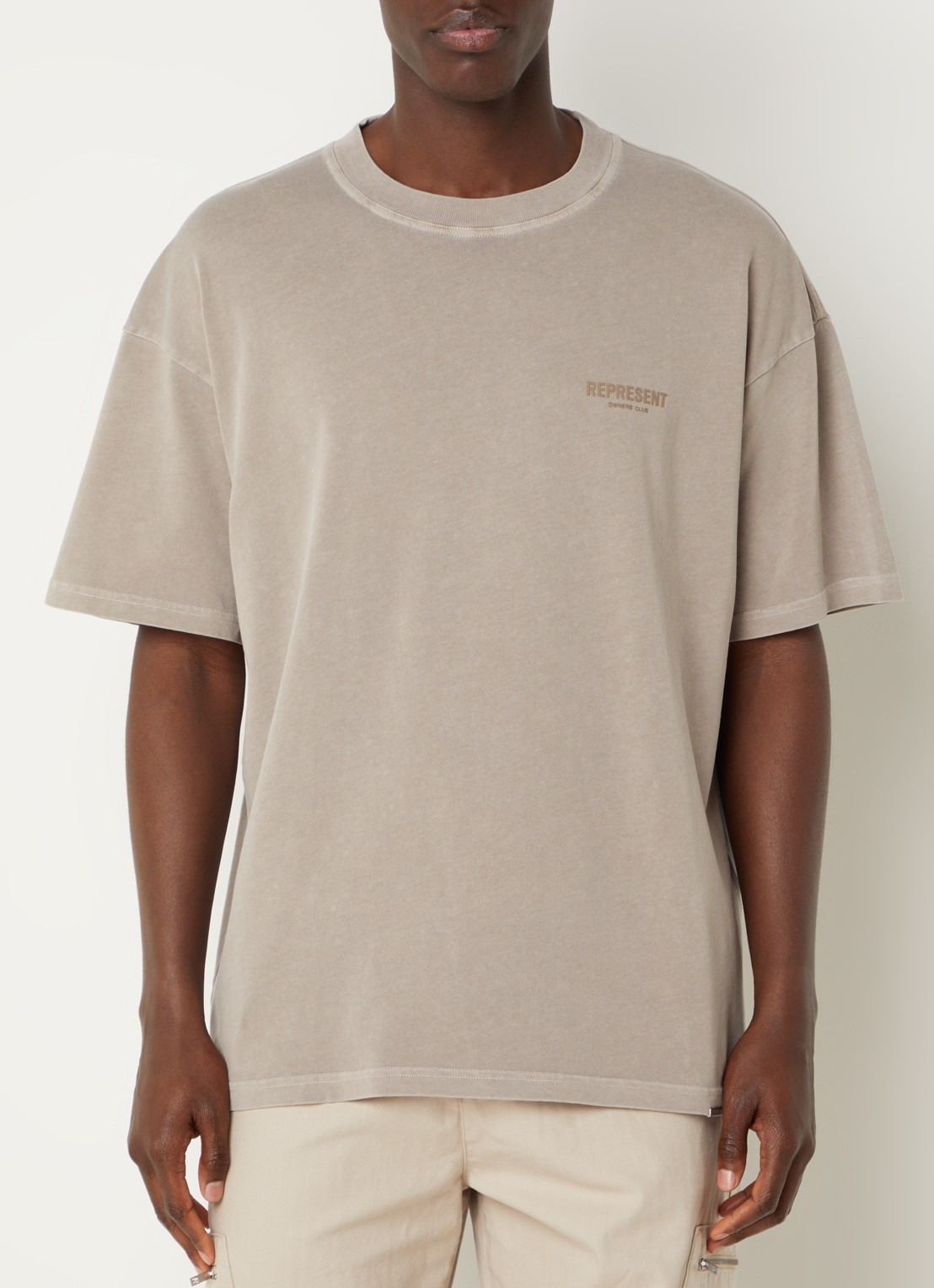 Represent Owners Club T-shirt met logo- en backprint - achterkant zand