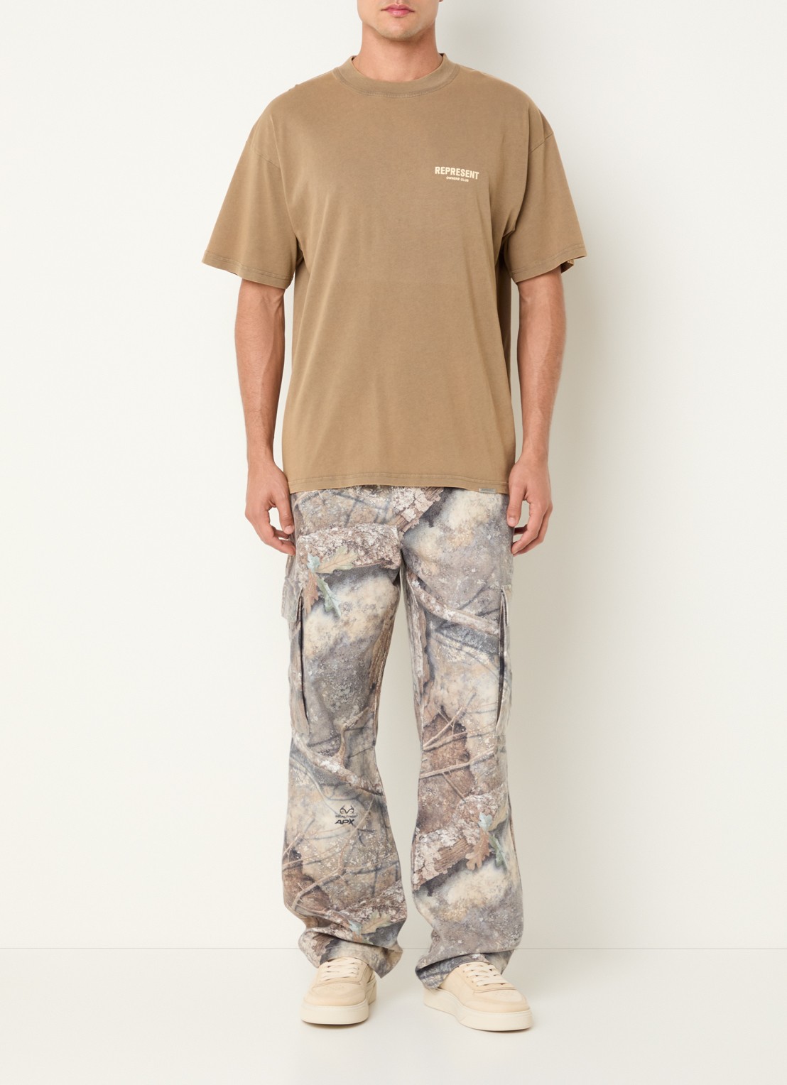 Represent Owners Club T-shirt met logo- en backprint - voorkant 3 camel