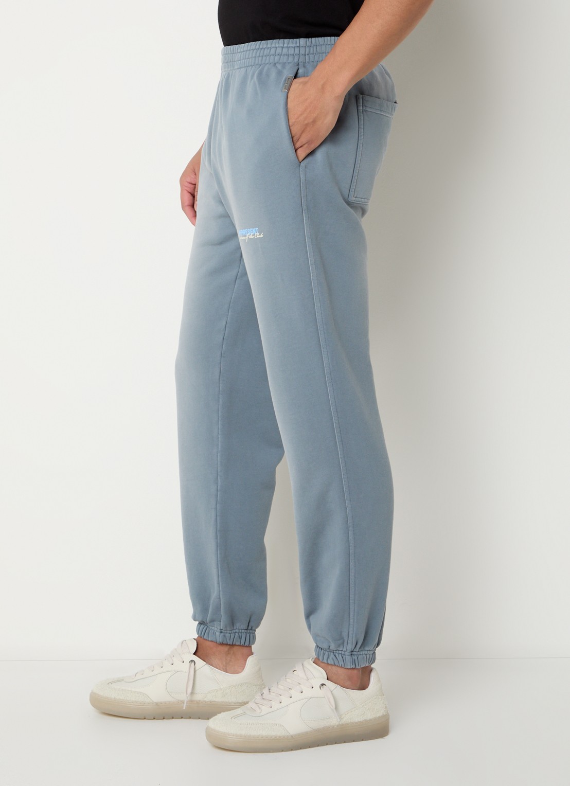 Represent Patron Of The Club tapered fit joggingbroek met verwassen afwerking en steekzakken - detail 5 staalblauw