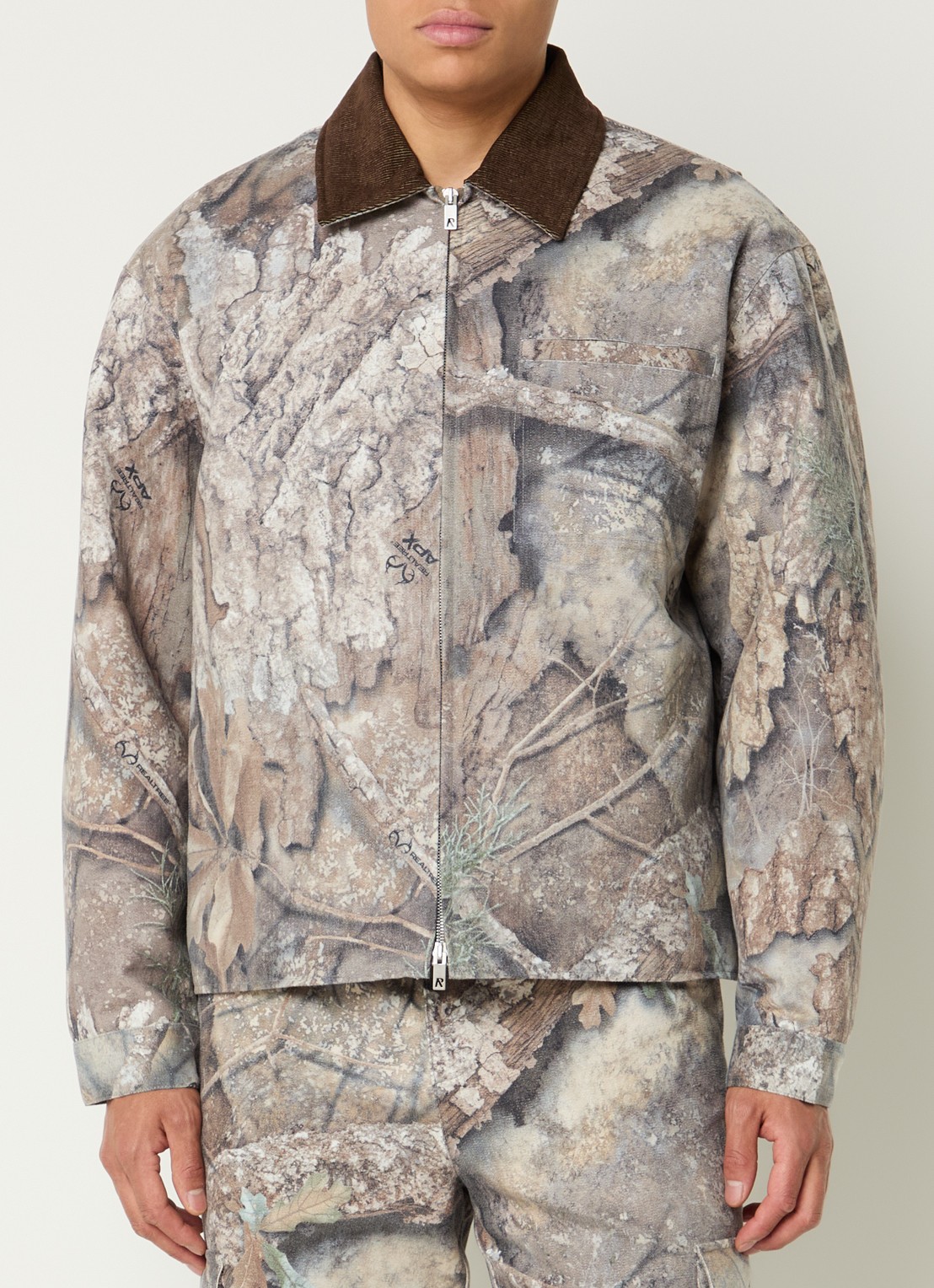 Represent Realtree jack met camouflageprint - detail 4 donkerbeige