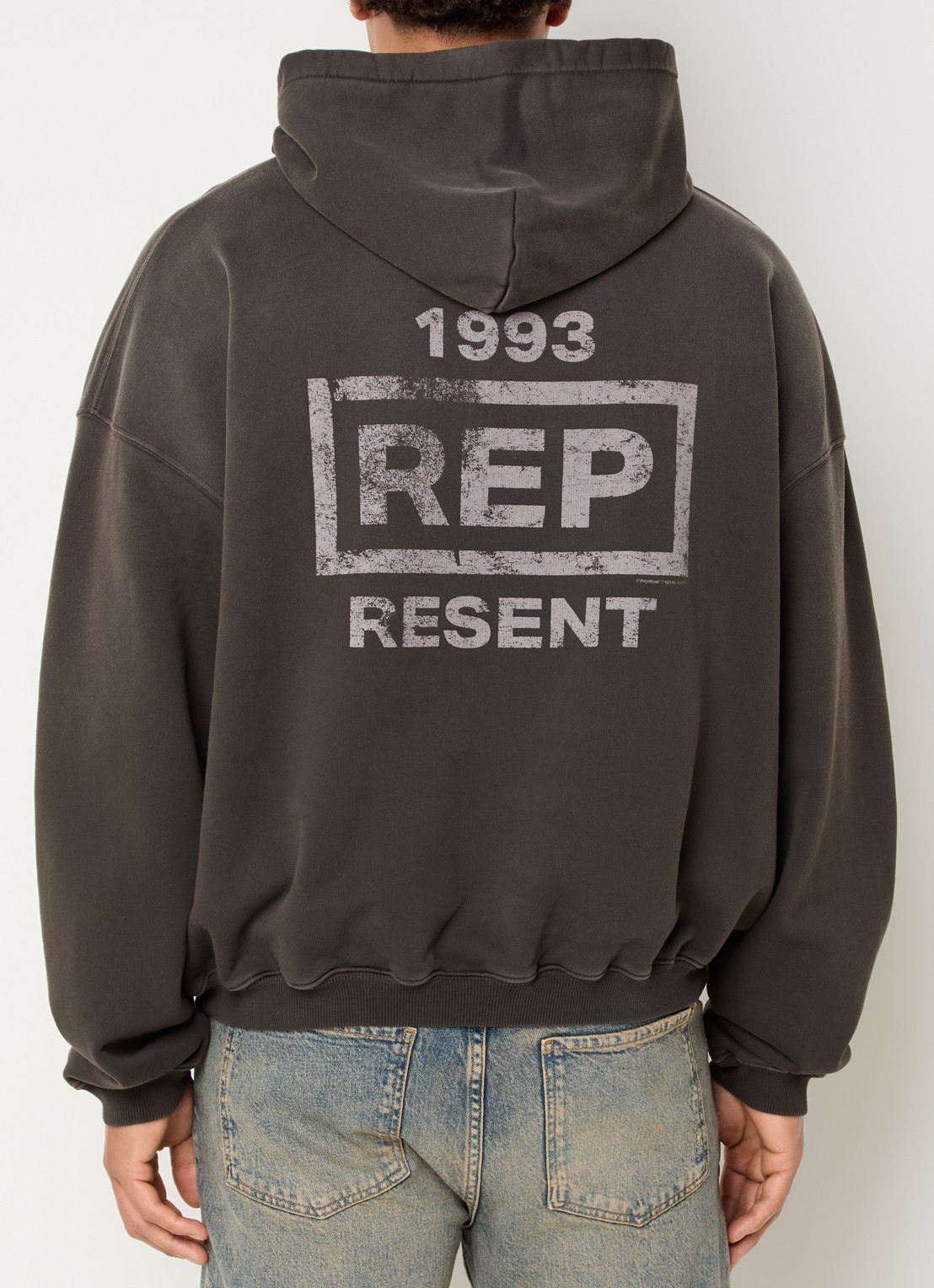 Represent Resent hoodie met logo- en backprint - detail 3 donkerbruin
