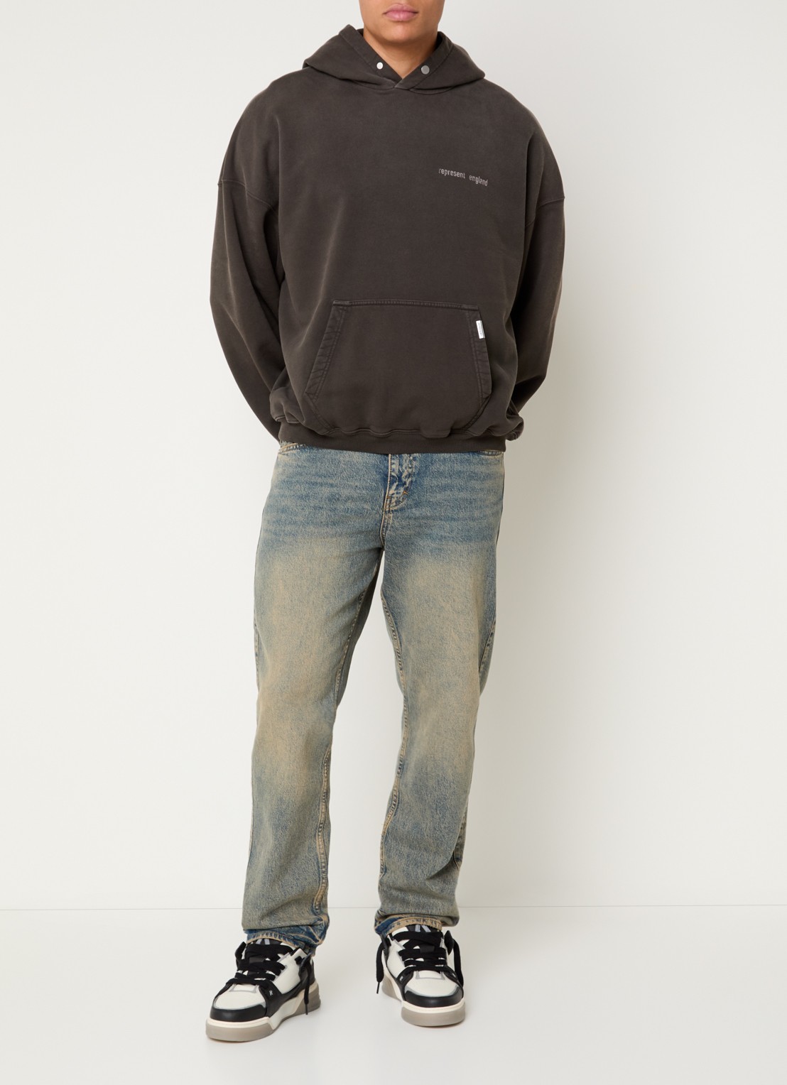 Represent Resent hoodie met logo- en backprint - voorkant 2 donkerbruin