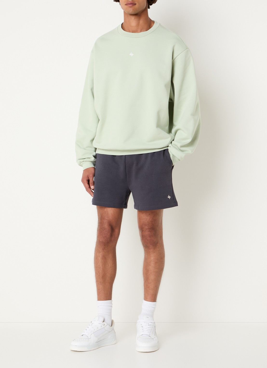 Represent Sweater met logo- en backprint - voorkant 4 lichtgroen