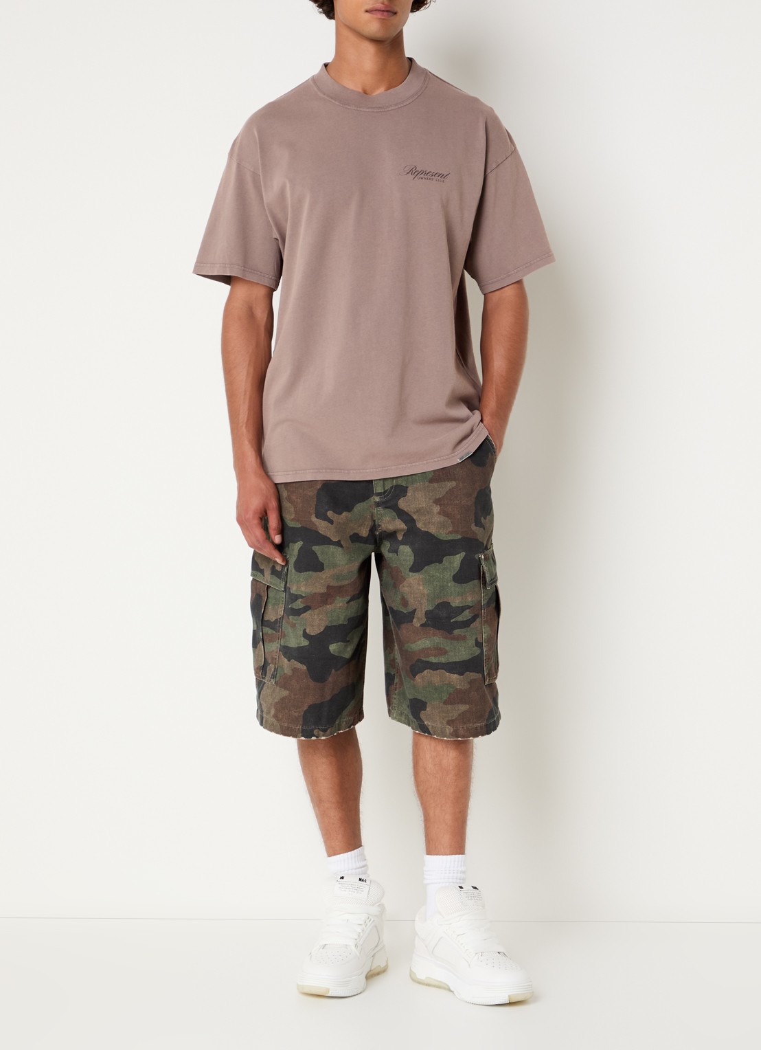 Represent T-shirt met logo- en backprint - voorkant 2 lichtbruin