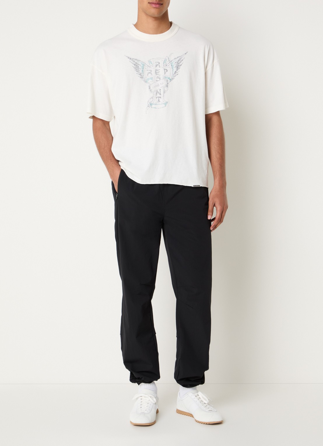 Represent Team 24/7  tapered fit trackpants met ritszakken - voorkant 2 zwart