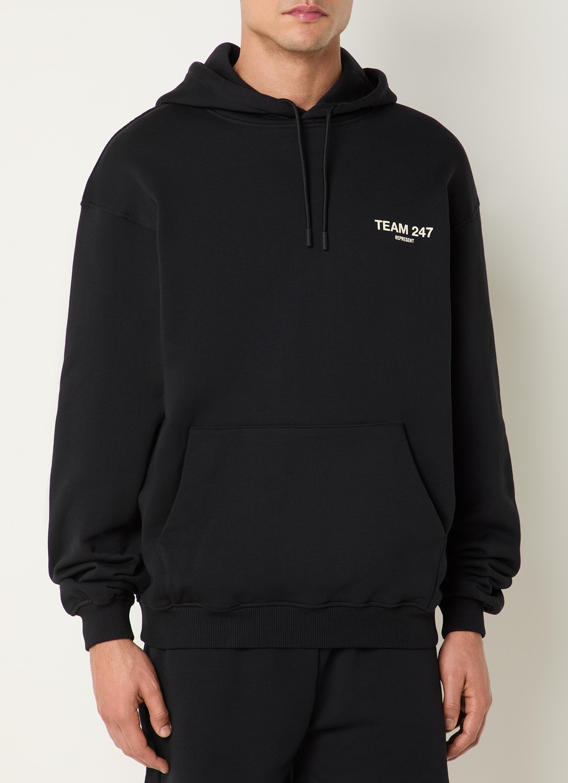 Represent Team 247 hoodie met logo- en backprint - achterkant zwart