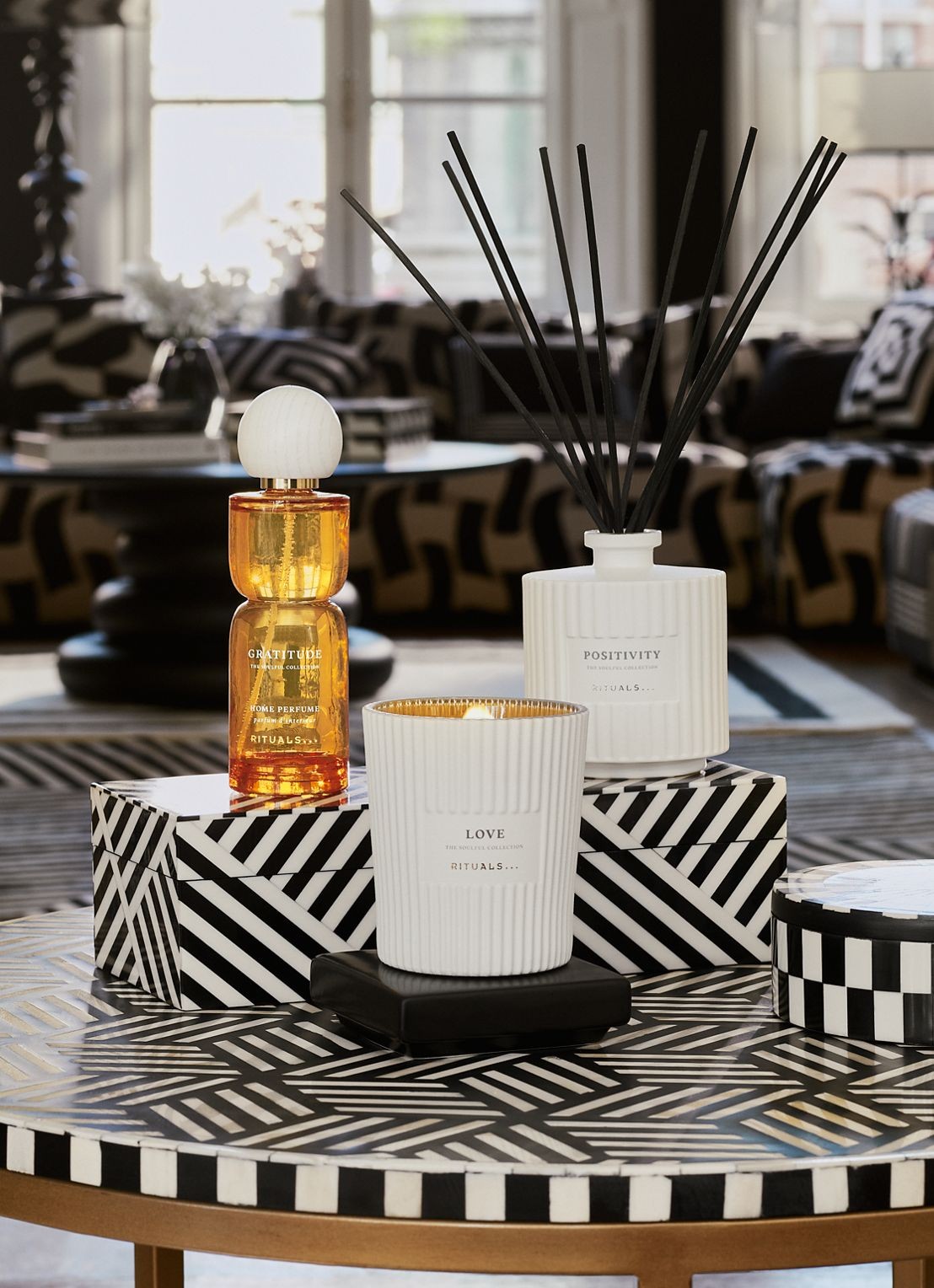 Rituals Gratitude Home Perfume - geurdisffuser 200 ml - detail 5 beige