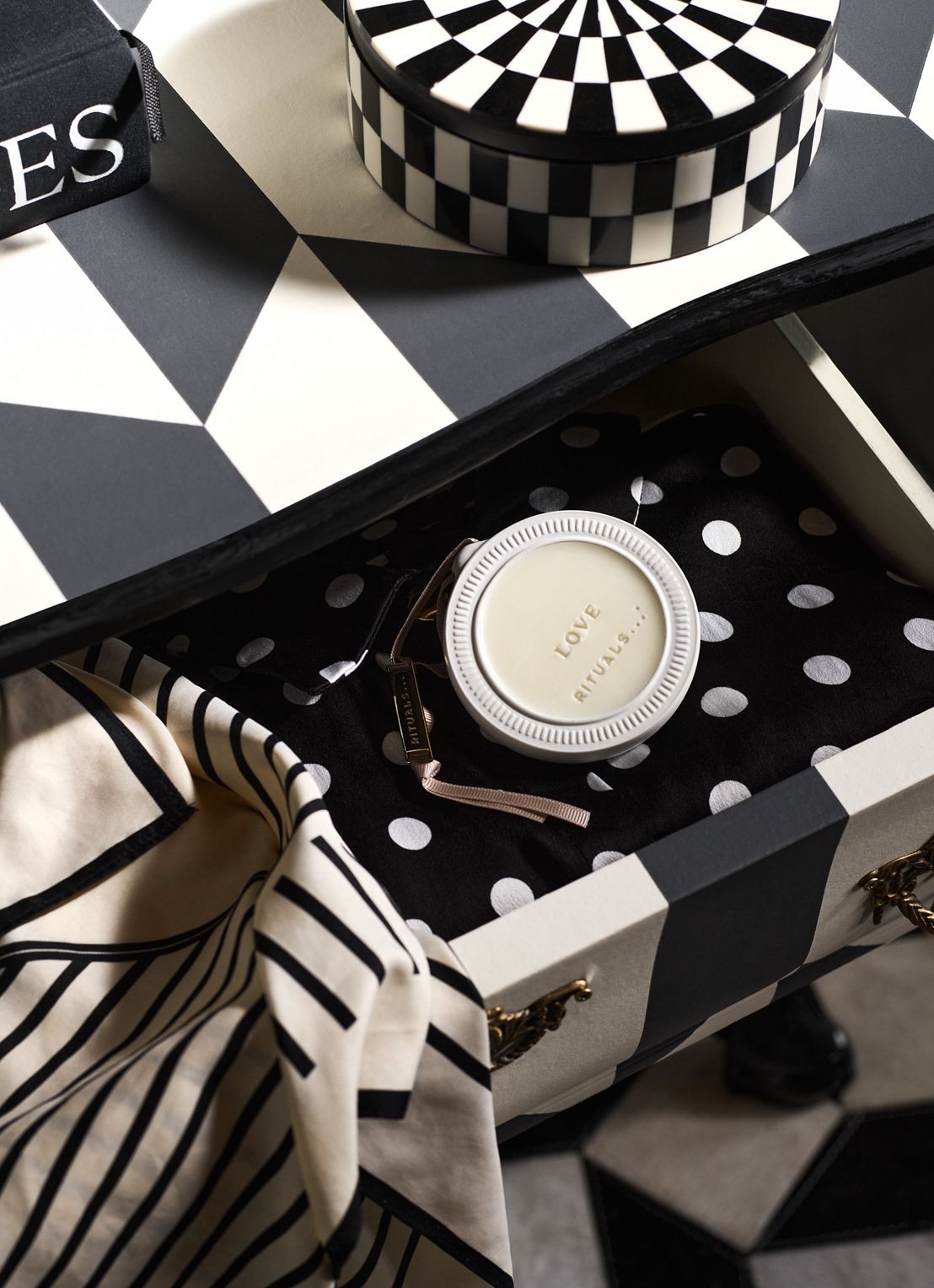 Rituals Love Wardrobe Fragrance - geurdiffuser  - detail 5 beige