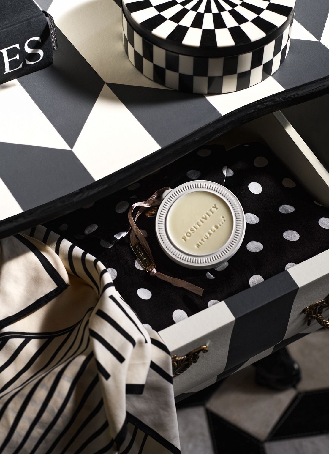 Rituals Positivity Wardrobe Fragrance - geurdiffuser - detail 5 beige