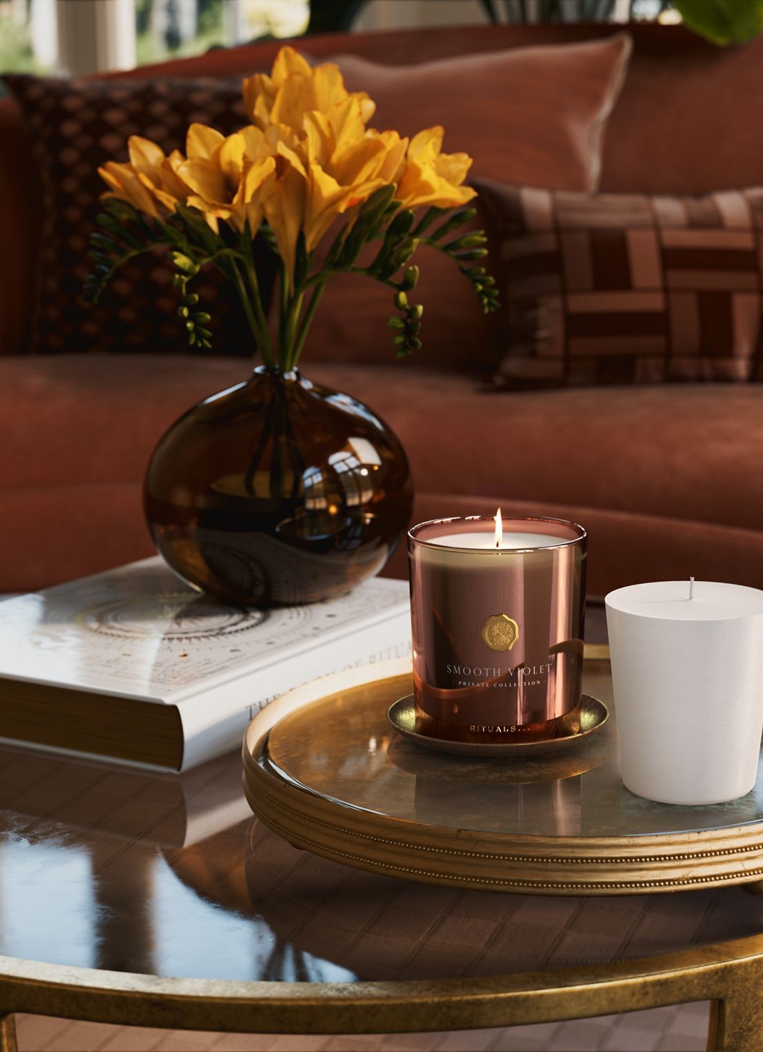 Rituals Smooth Violet Refill Scented Candle - navulling geurkaars 360 gram - detail 2 beige