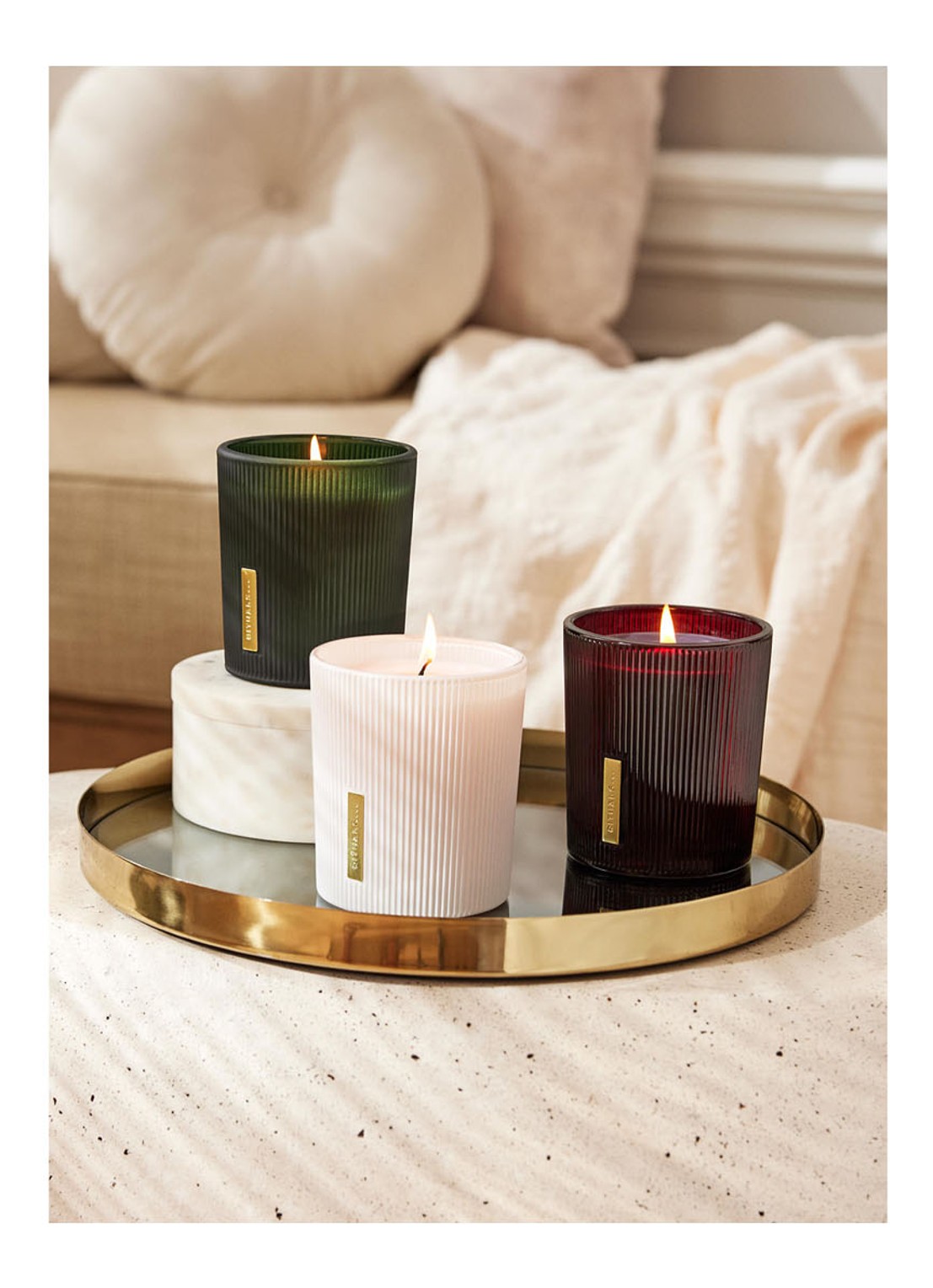 Rituals The Ritual of Ayurveda geurkaars 290 gram - detail 2 rood