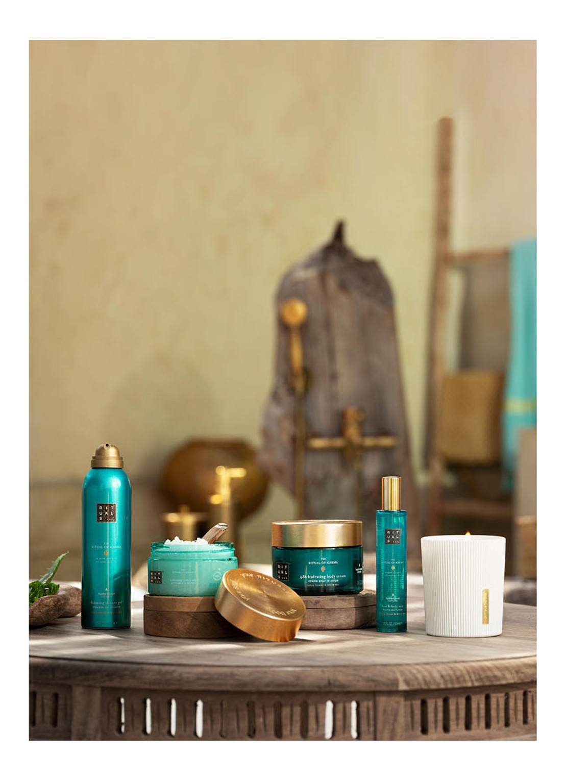 Rituals The Ritual of Karma geurkaars 290 gram - detail turquoise