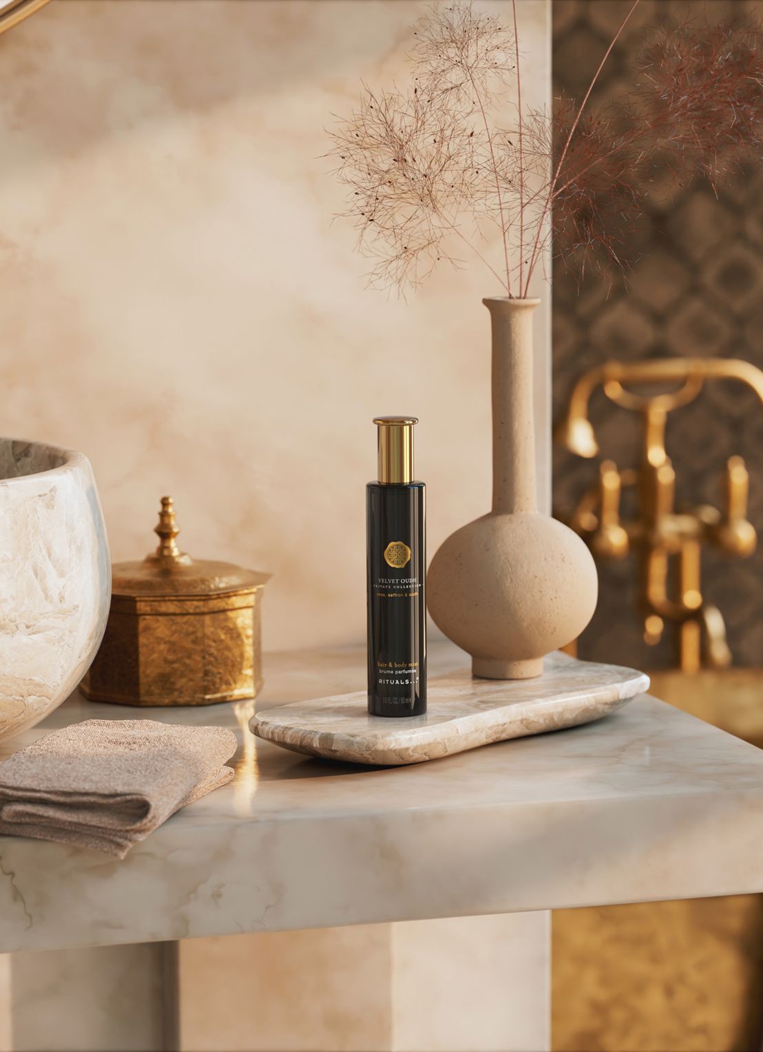 Rituals Velvet Oudh Hair & Body Mist - haar- en bodymist - detail 2 beige