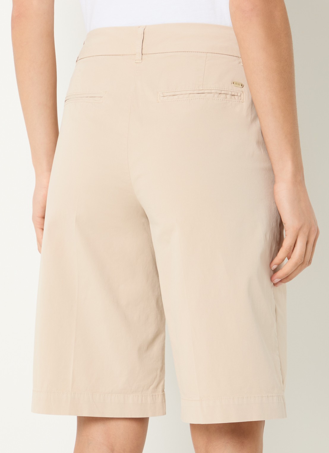 River Woods Base mid waist straight fit korte broek van katoen  - achterkant zand