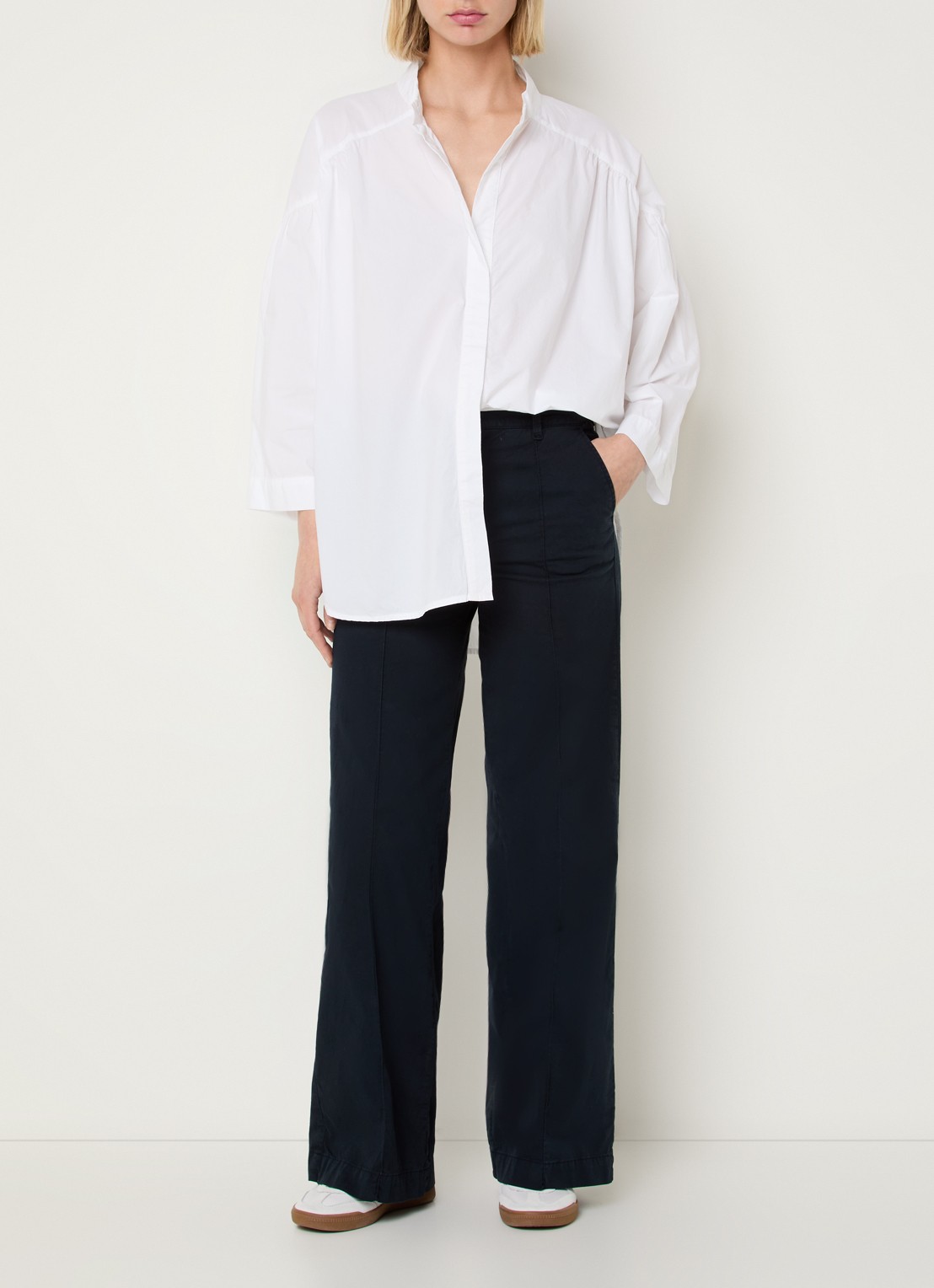 River Woods Blouse met ronde hals - voorkant 3 wit