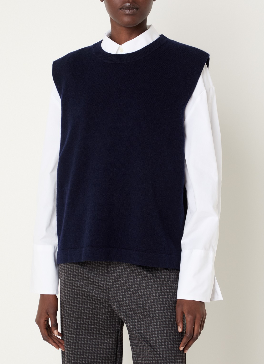 River Woods Fijngebreide spencer met ronde hals - detail donkerblauw
