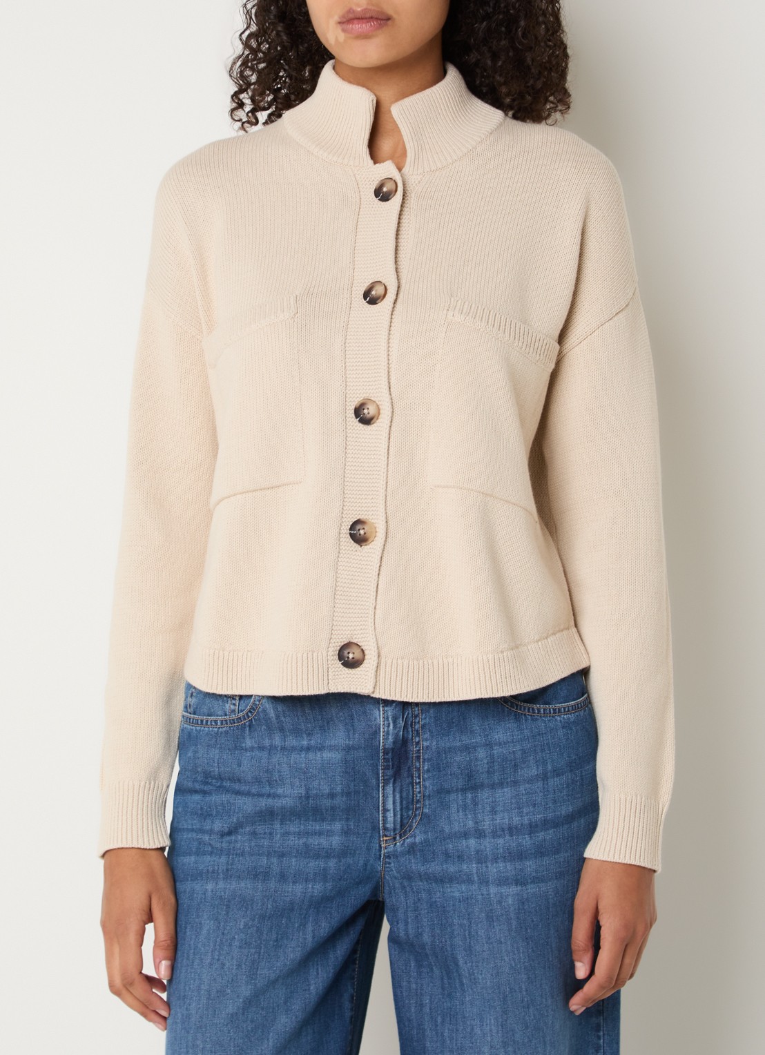 River Woods Grofgebreid vest met borstzakken - detail 4 beige