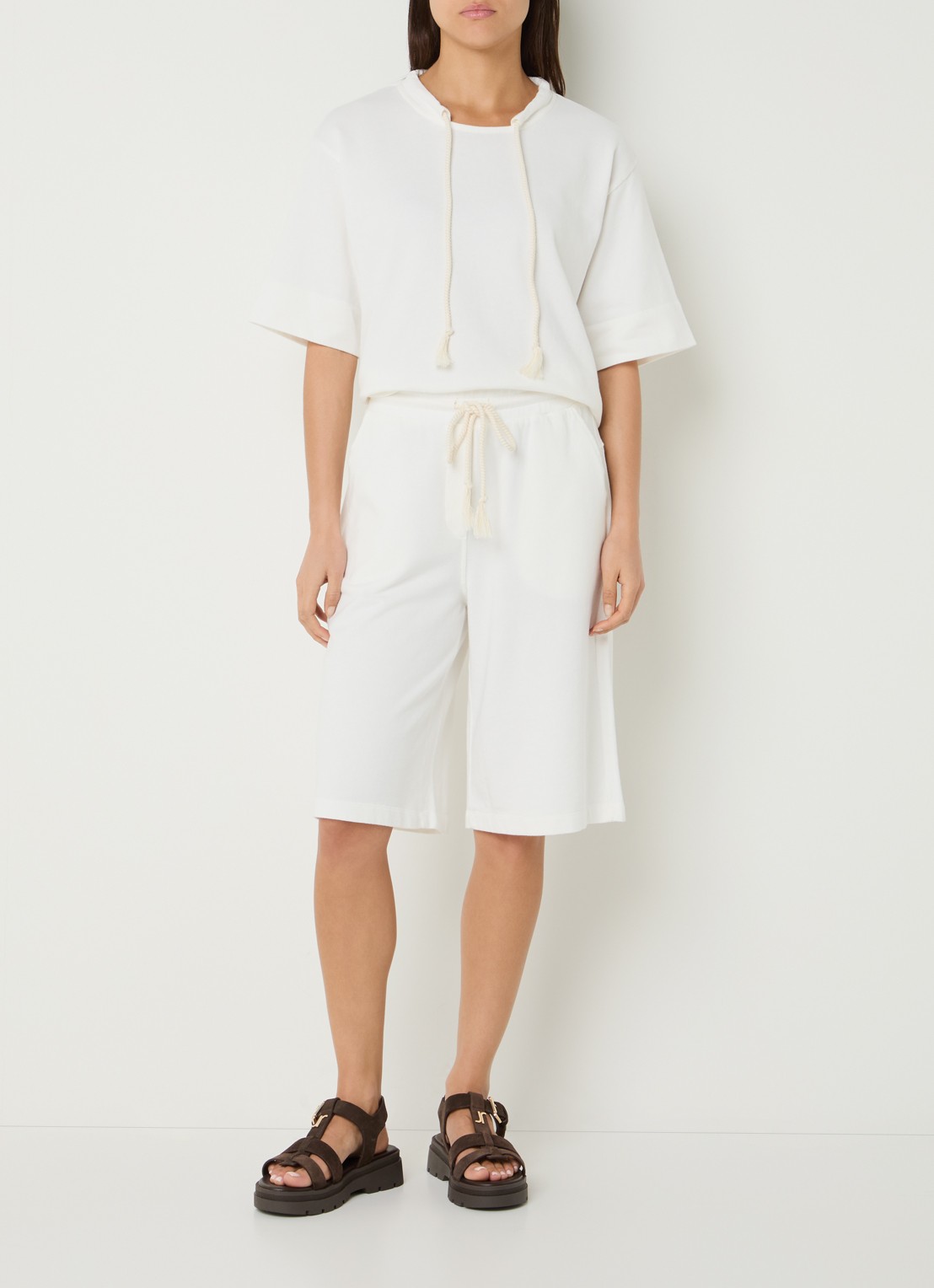 River Woods High waist loose fit korte broek met steekzakken - voorkant 3 gebroken wit