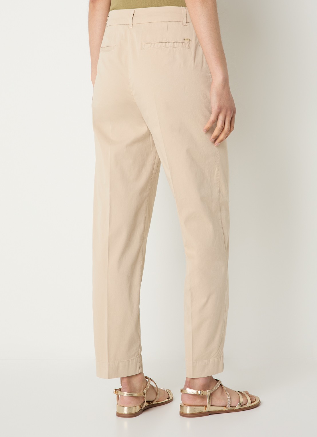 River Woods High waist straight fit chino met steekzakken  - achterkant zand