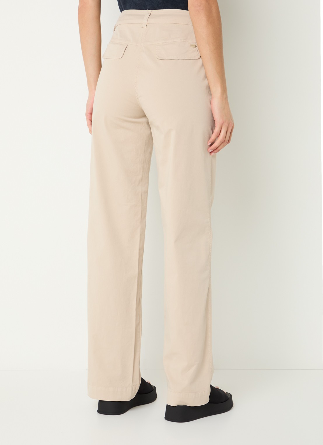 River Woods Mid waist straight fit chino met steekzakken  - achterkant 3 zand