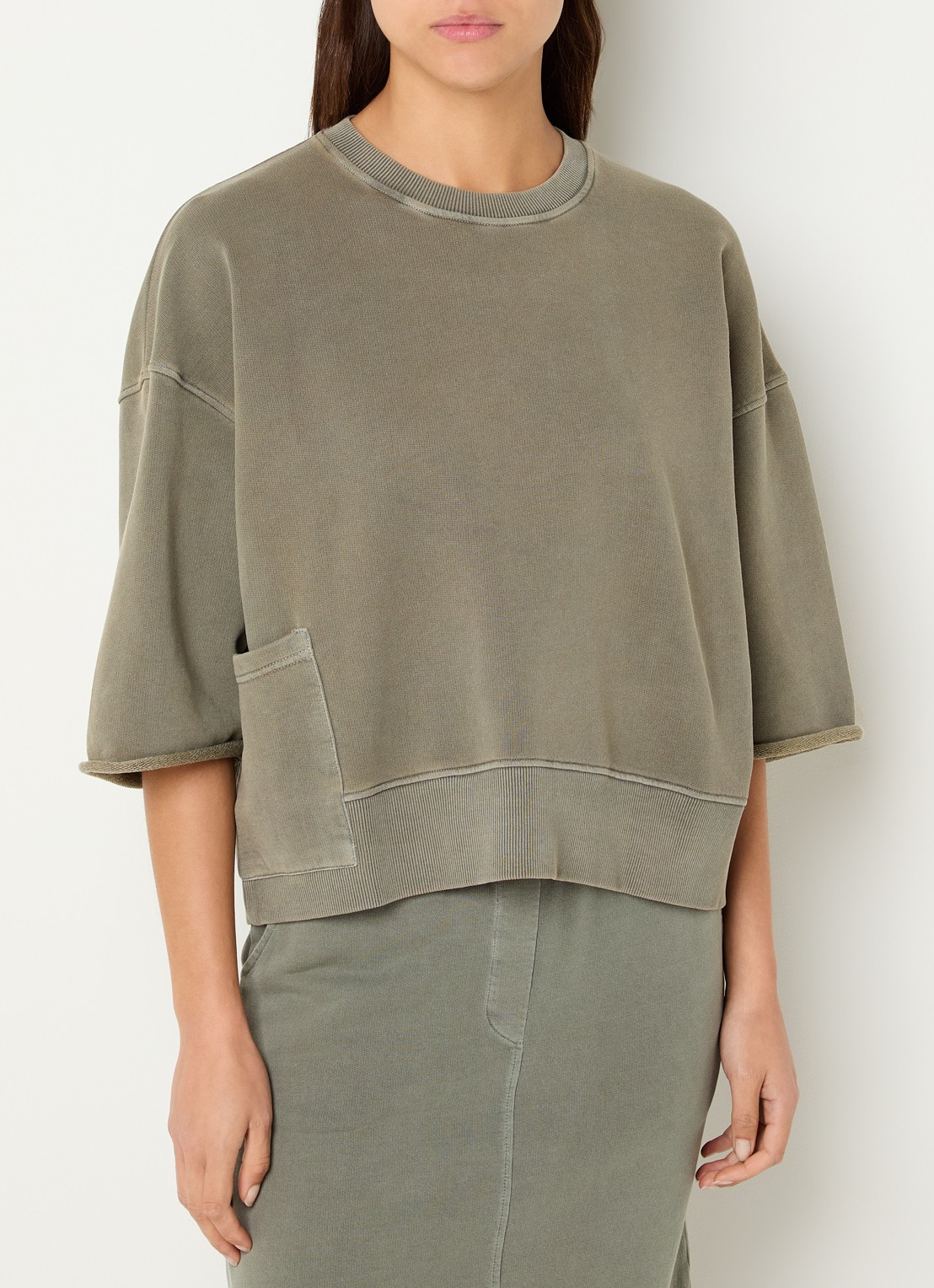 River Woods Sweater met opgestikte zak - detail olijfgroen